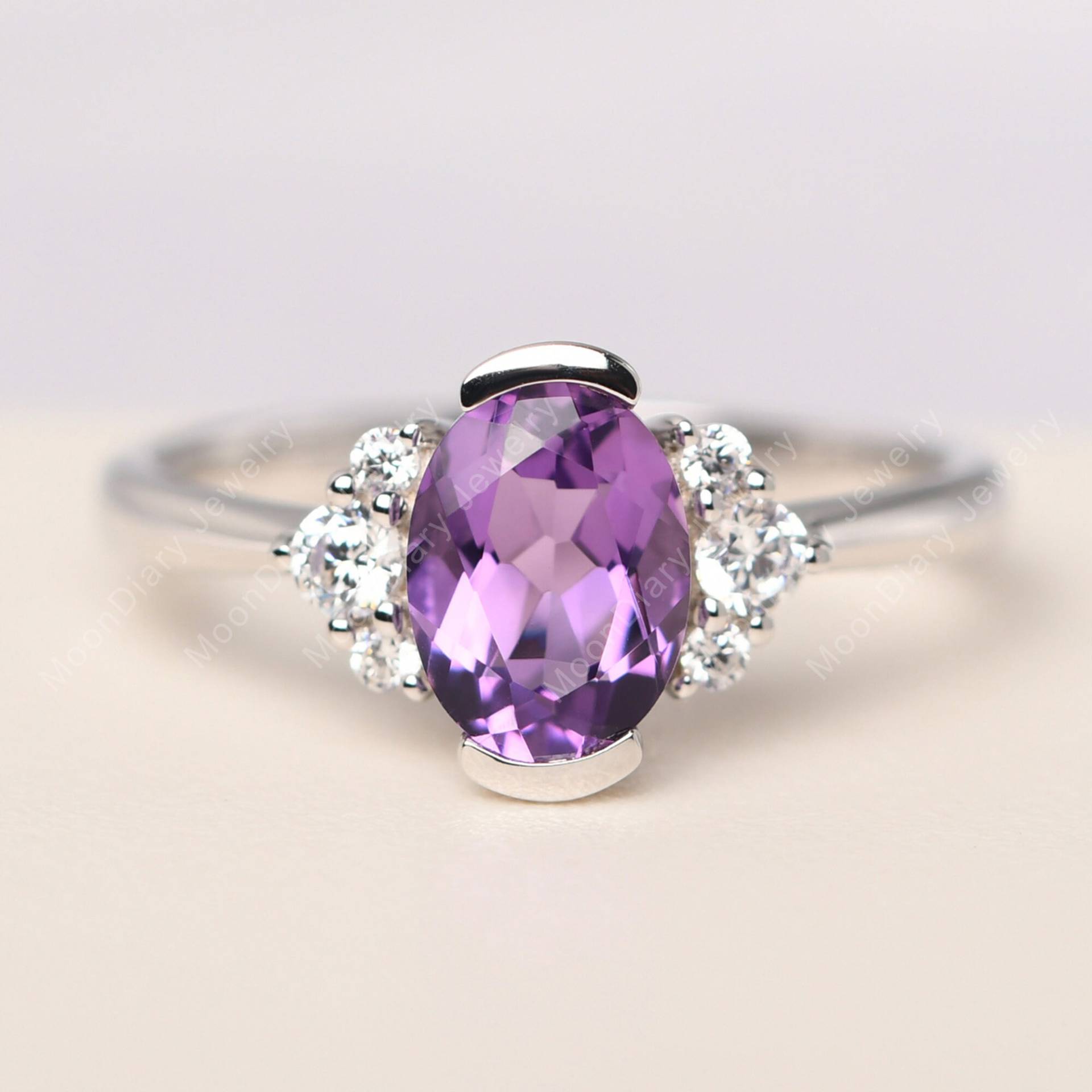 Amethyst Versprechen Ring Mit Cluster Seitenstein Ovalschliff Silber Februar Geburtsstein Amethyst Versprechen Ring Mit Cluster Seitenstein Ovalschliff Silber Februar Geburtsstein von MoonDiaryJewelry
