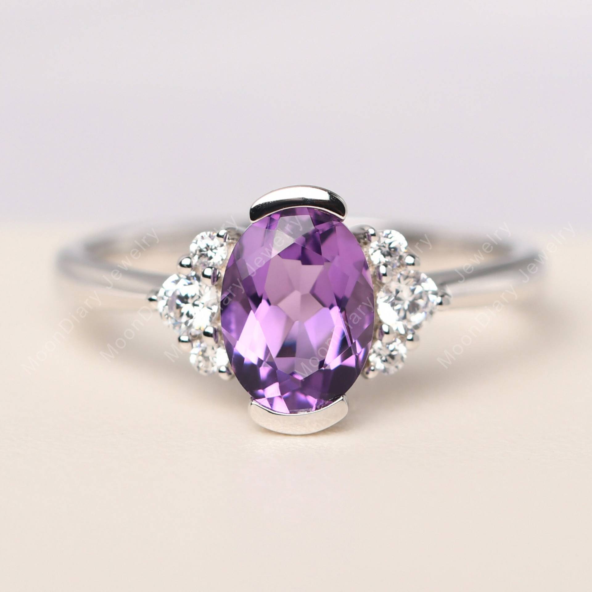 Amethyst Versprechen Ring Mit Cluster Seitenstein Oval Geschliffen Silber Februar Geburtsstein von MoonDiaryJewelry