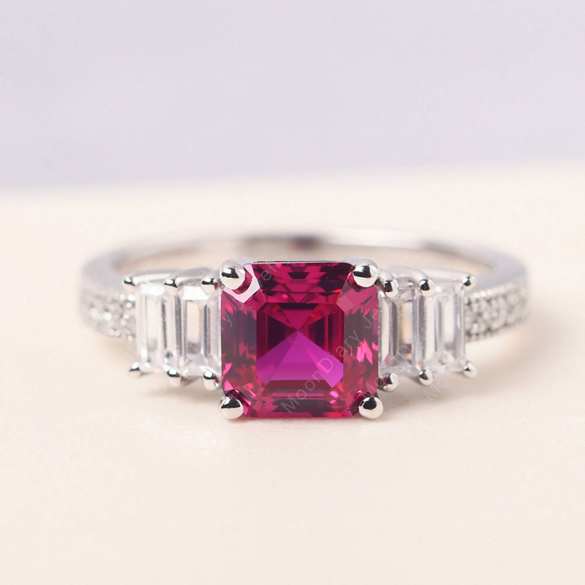 Antique Ruby Wedding Ring 14K Weiß Gold Asscher Cut 2, 5 Karat Versprechen Ring Juli Geburtsstein Antique Ruby Wedding Ring 14K Weiß Gold Asscher Cut 2, 5 Karat Versprechen Ring Juli Geburtsstein von MoonDiaryJewelry