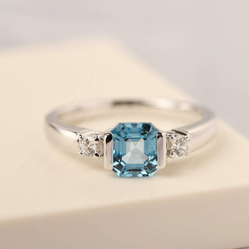 Asscher Schnitt Schweizer Blautopas Ehering Hellblau November Geburtsstein Silberring von MoonDiaryJewelry