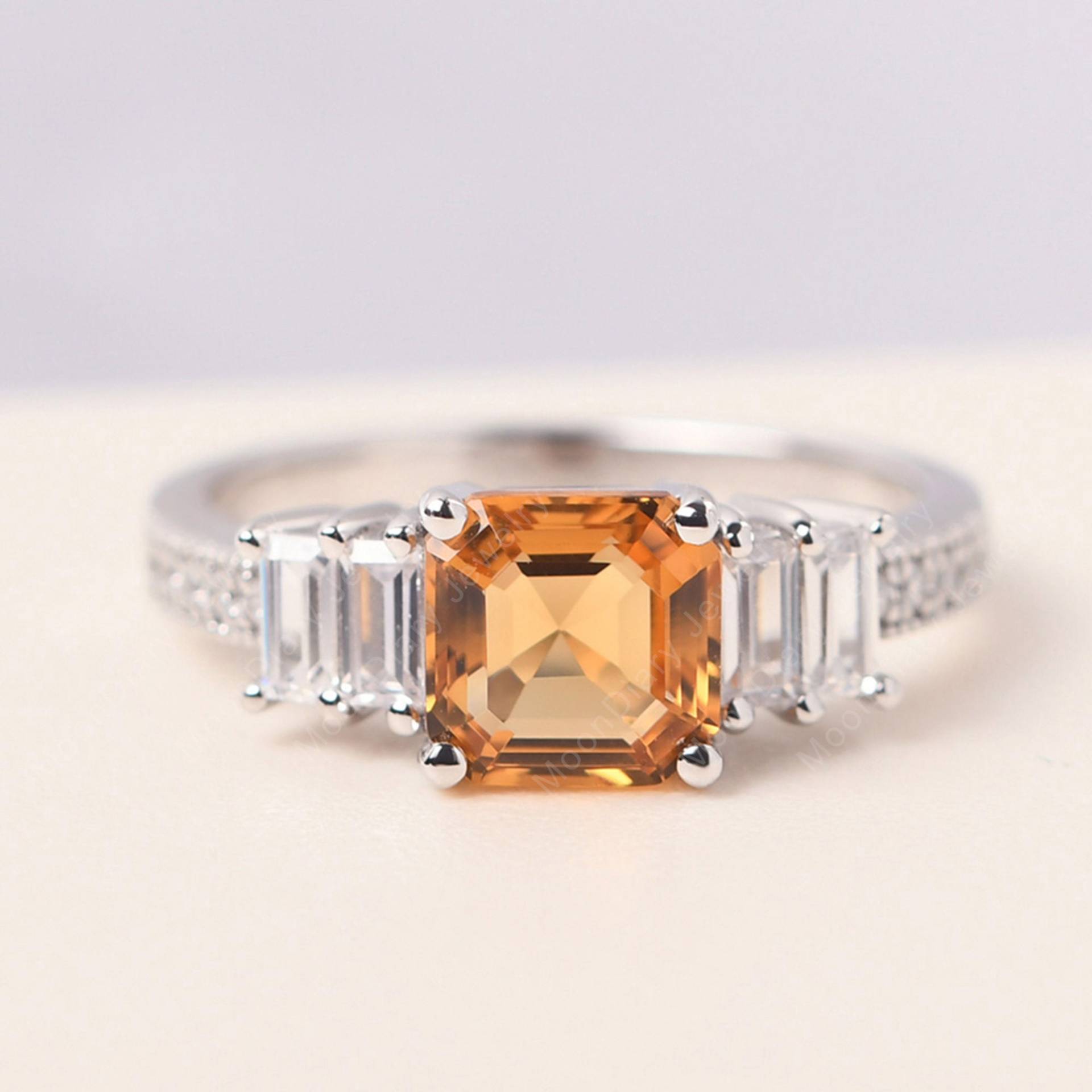 Asscher Schliff Citrin Verlobungsring Baguetteschliff Seitensteine Vintage Statement Ring November Geburtsstein Asscher Schliff Citrin Verlobungsring Baguetteschliff Seitensteine Vintage Statement Ring November Geburtsstein von MoonDiaryJewelry