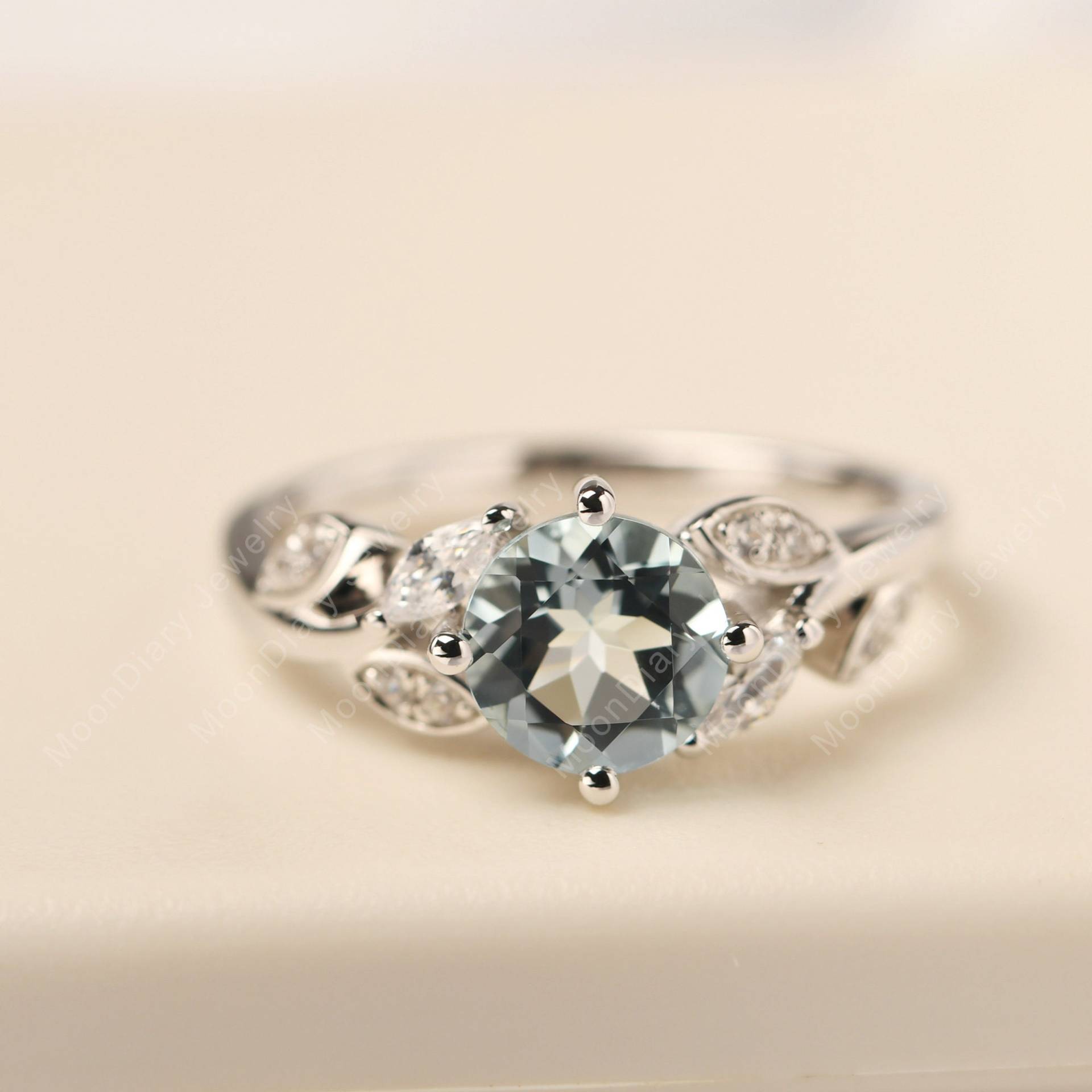 Ast Mit Blättern Ehering Rund Aquamarin Statement Ring März Geburtsstein von MoonDiaryJewelry