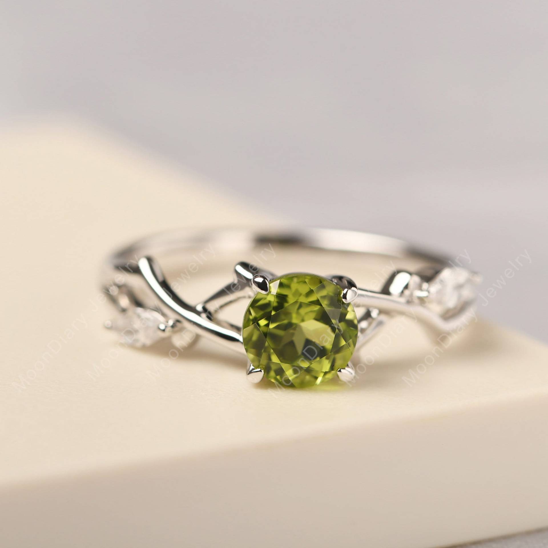 Baum Ast Verlobungsring Peridot Zweig Ring Rundschliff Silber August Geburtsstein von MoonDiaryJewelry