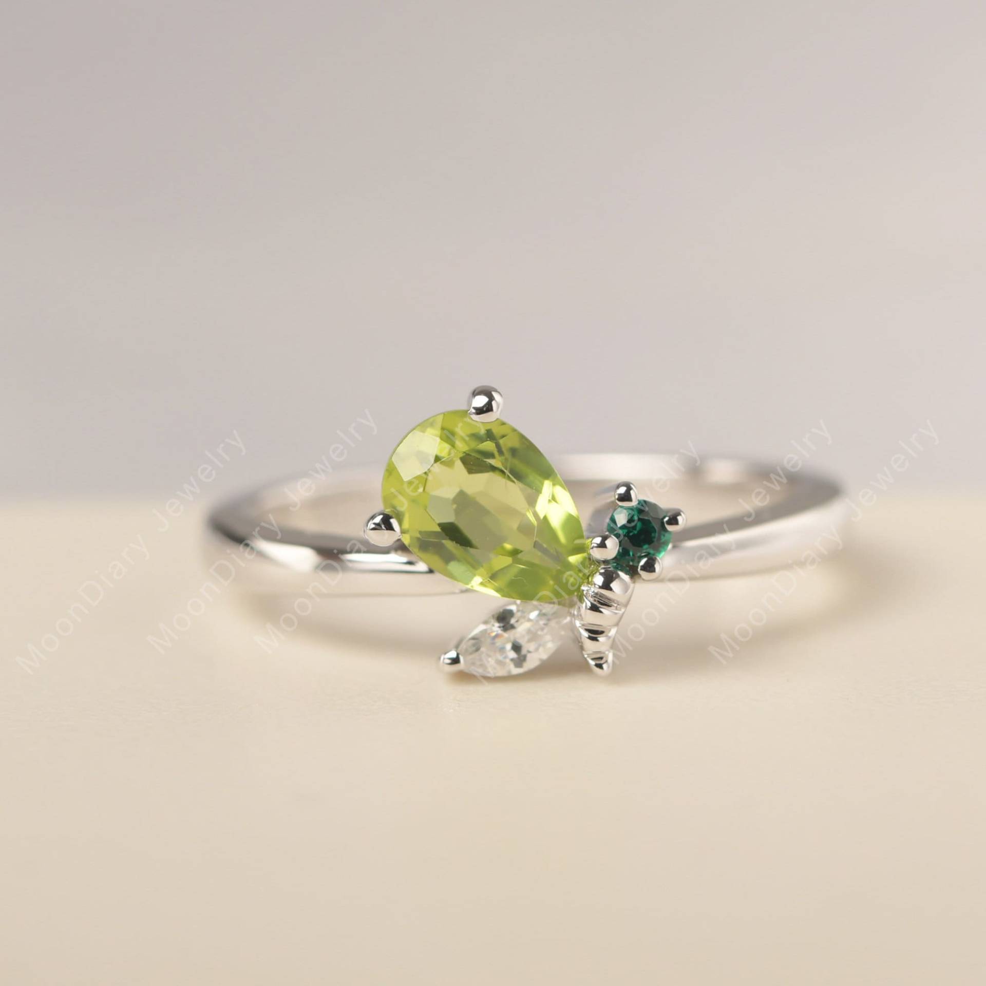 Biene Ring Echte Peridot Statement Wassertropfen Form Massiv Silber Insekten Für Mädchen August Geburtsstein von MoonDiaryJewelry