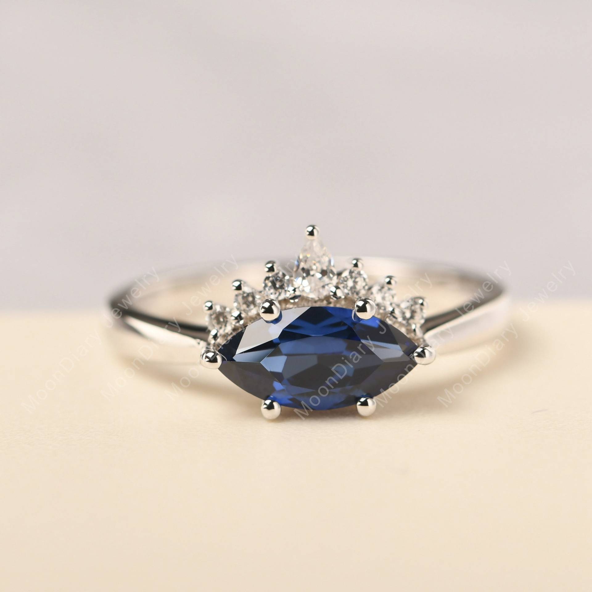 Blauer Saphir Krone Ehering Marquise Cut Silber Tiara Ring September Geburtsstein von MoonDiaryJewelry