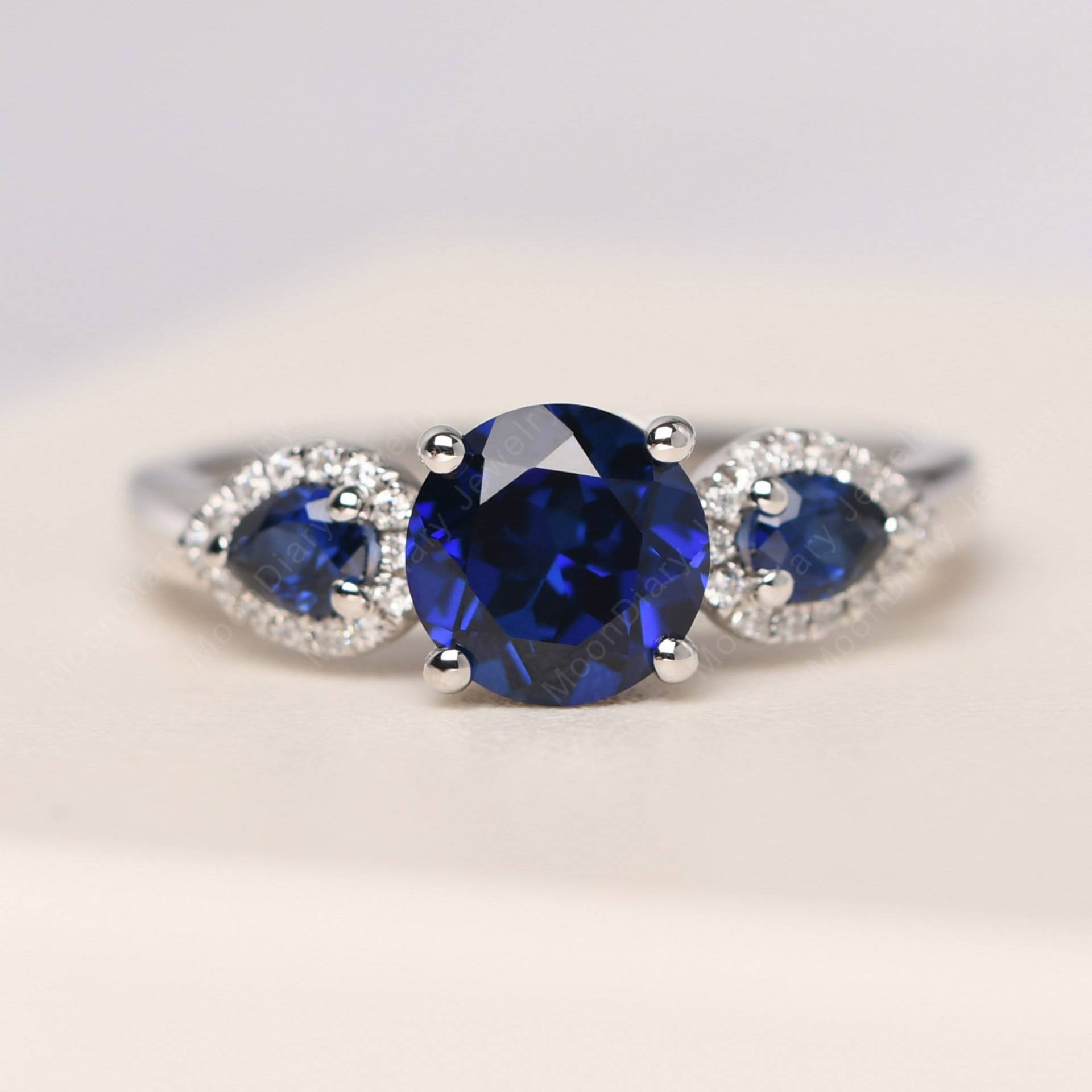 Blauer Saphir Weißgold Ring Funkeln Cocktail Großer September Geburtsstein Handgemachte Einzigartige Geschenke Blauer Saphir Weißgold Ring Funkeln Cocktail Großer September Geburtsstein Handgemachte Einzigartige Geschenke von MoonDiaryJewelry