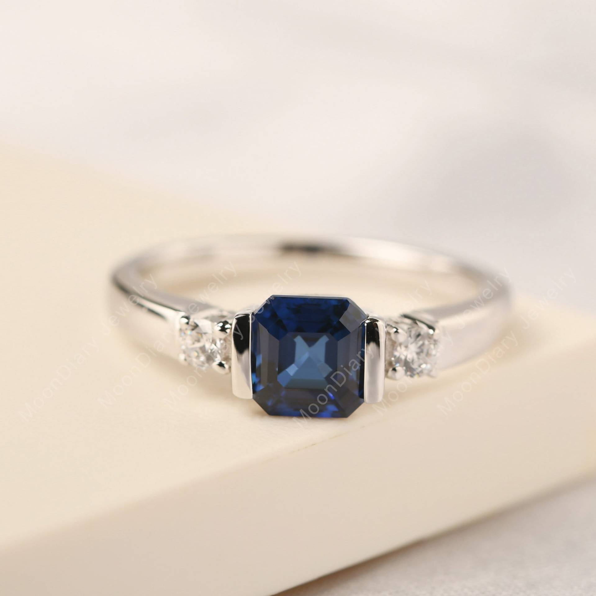 Dunkelblauer Saphir Versprechensring Asscher Cut Unikat Brautring September Geburtsstein von MoonDiaryJewelry