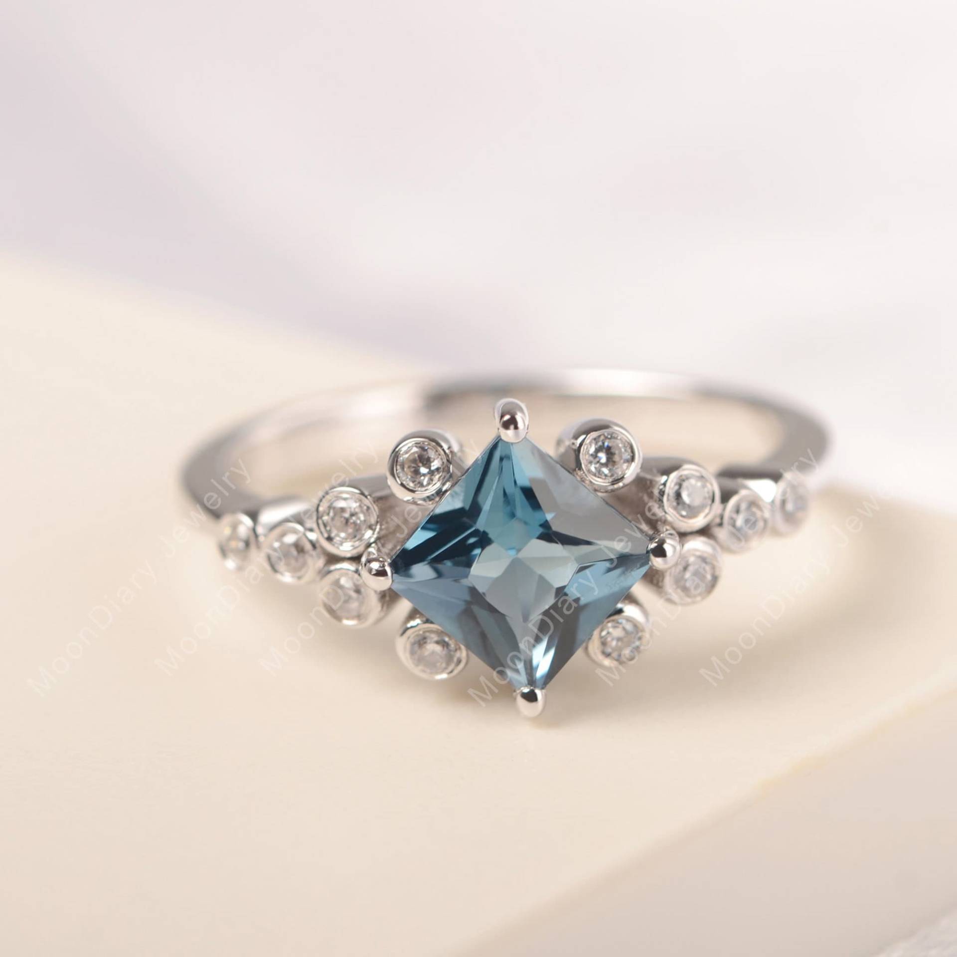 Echte London Blau Topas Ring Prinzessin Geschnitten Vorschlag Solide Silber Edelstein November Geburtsstein von MoonDiaryJewelry