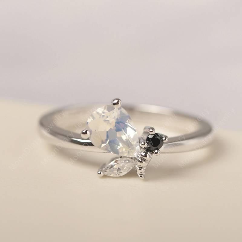 Echte Natürliche Blaue Mondstein Ehering Massivem Silber Honig Biene Insekt Ring Birne Schnitt Edelstein Lustige Geschenke von MoonDiaryJewelry