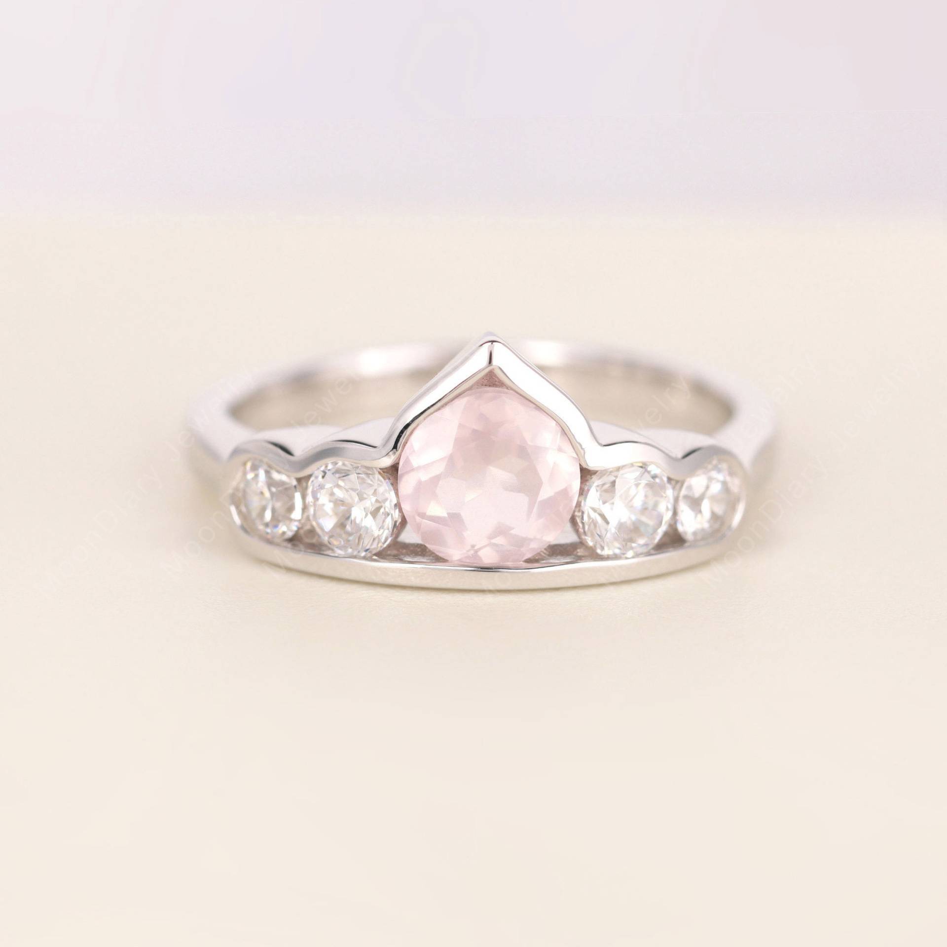 Echte Rose Quarz Verlobungsring Massive Silber Runde Geschnitten Rosa Lünette Set Multi-stein-Ring Graduierung Geschenke von MoonDiaryJewelry