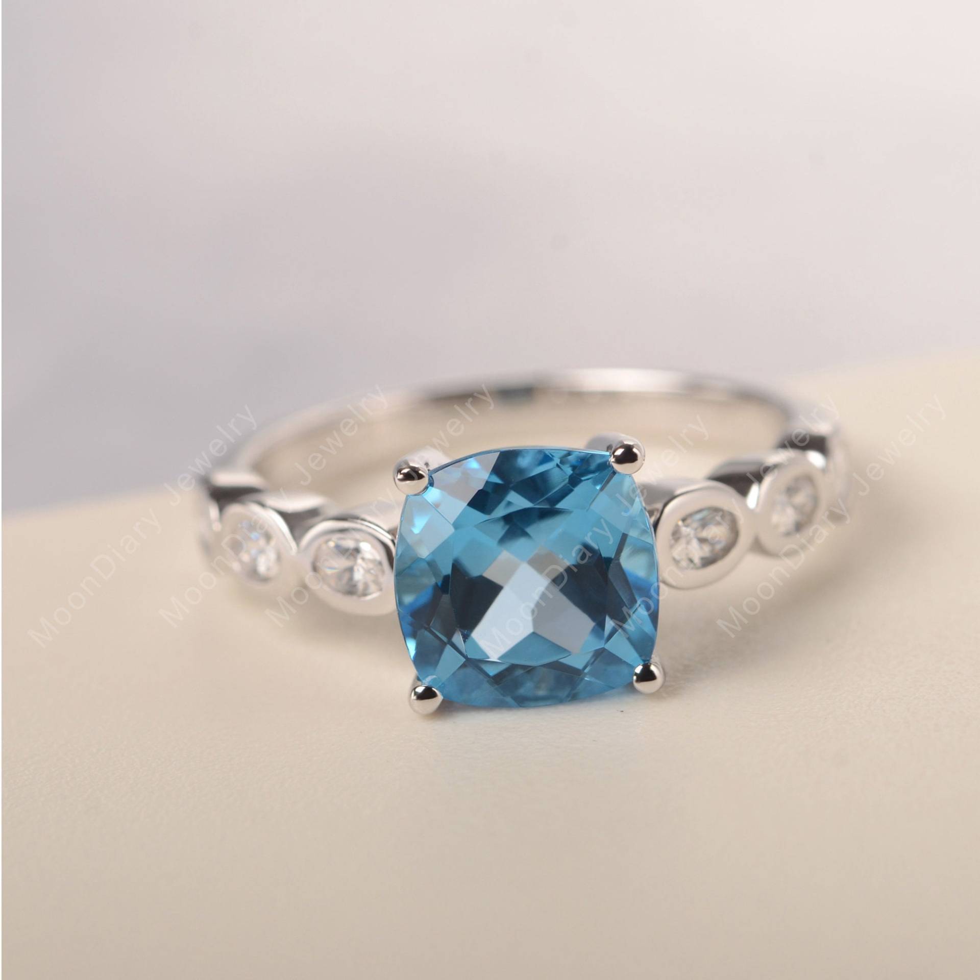 Echte Schweizer Blau Topas Hochzeit Ring Kissen Geschnitten Sterling Silber Edelstein November Geburtsstein Jahrestagsgeschenke von MoonDiaryJewelry