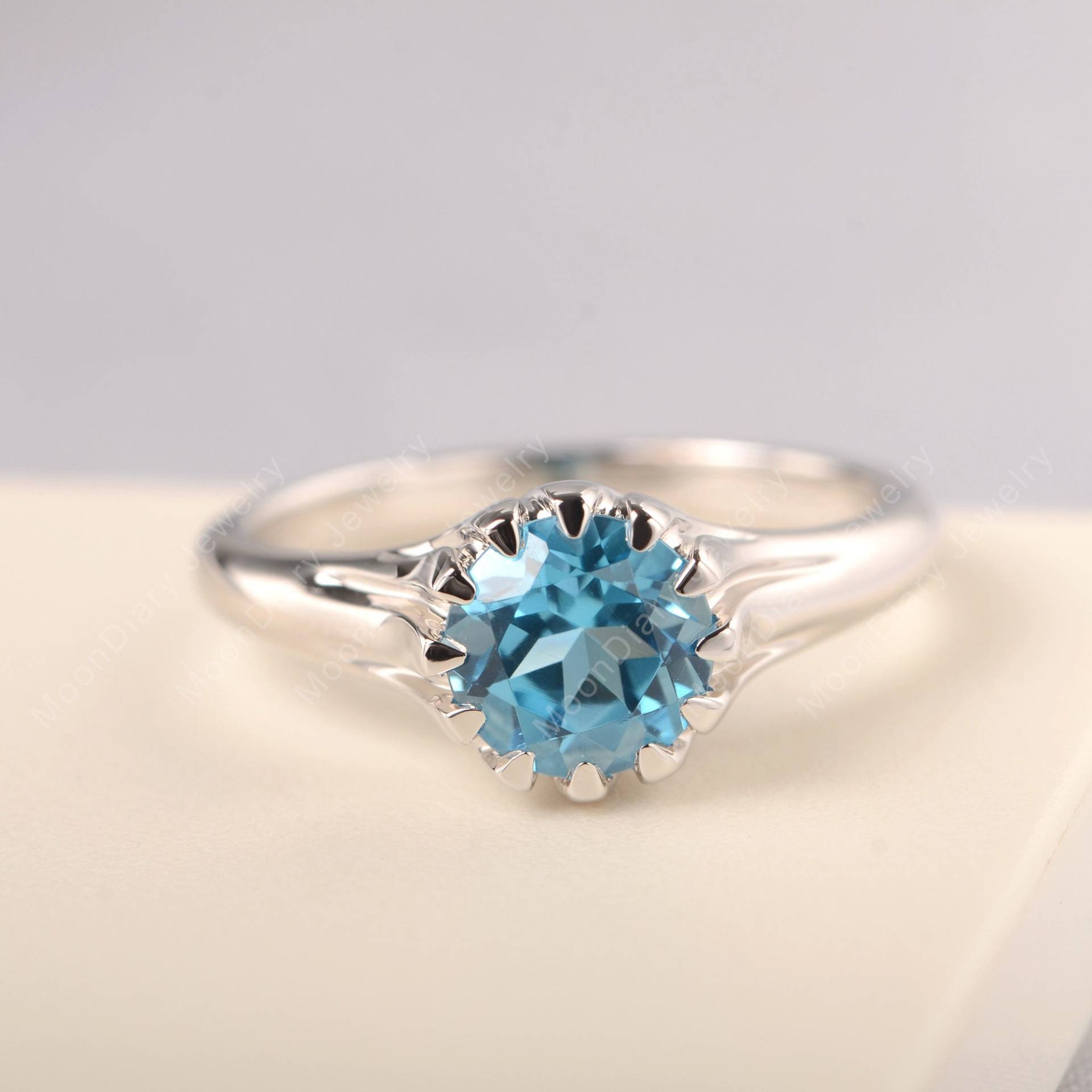 Echte Schweizer Blau Topas Ring November Geburtsstein Runde Geschnitten Sterling Silber Solitär Versprechen von MoonDiaryJewelry