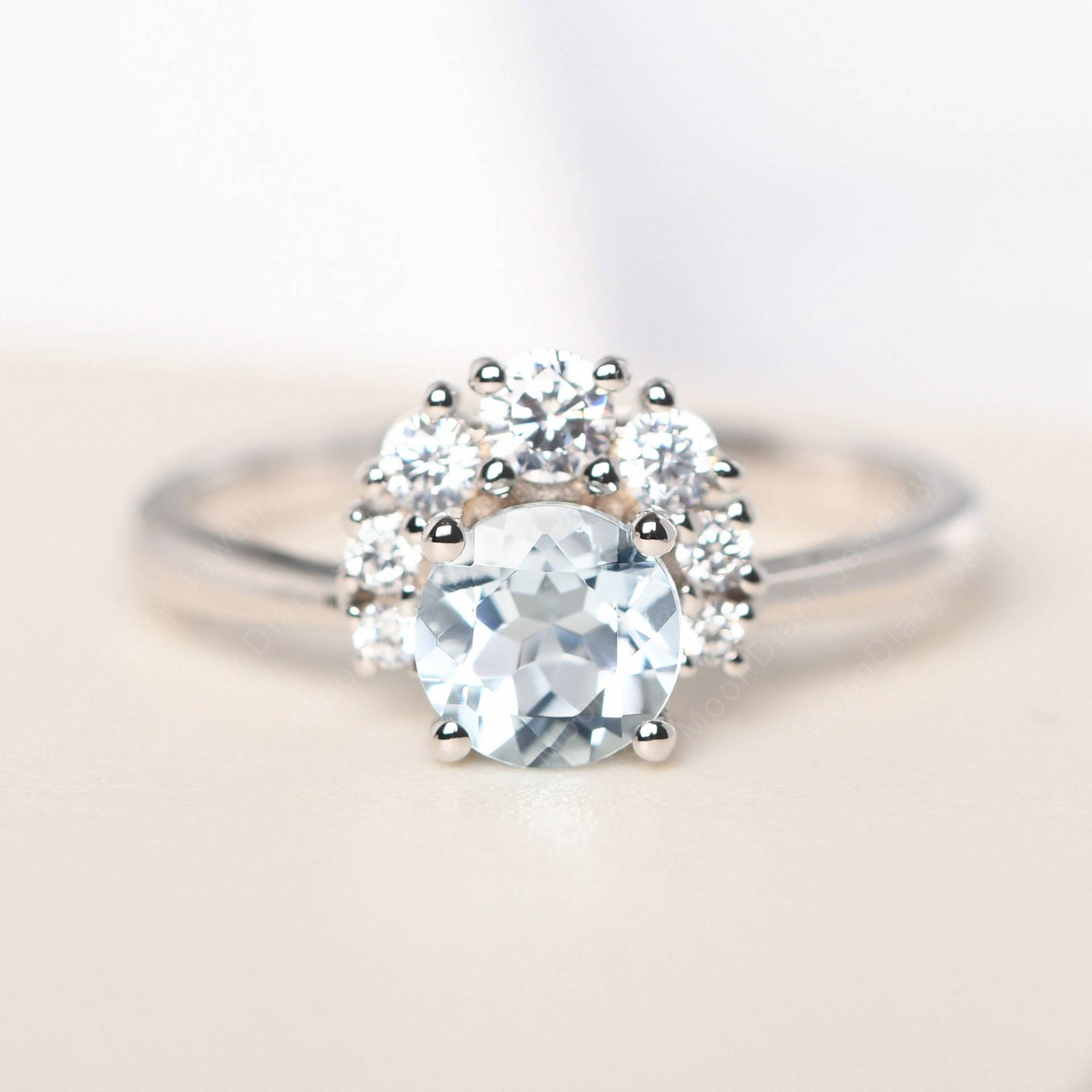 Einzigartige Aquamarin Verlobungsring Rundschliff Sterling Silber Halben Halo Ring März Geburtsstein Einzigartige Aquamarin Verlobungsring Rundschliff Sterling Silber Halben Halo Ring März Geburtsstein von MoonDiaryJewelry