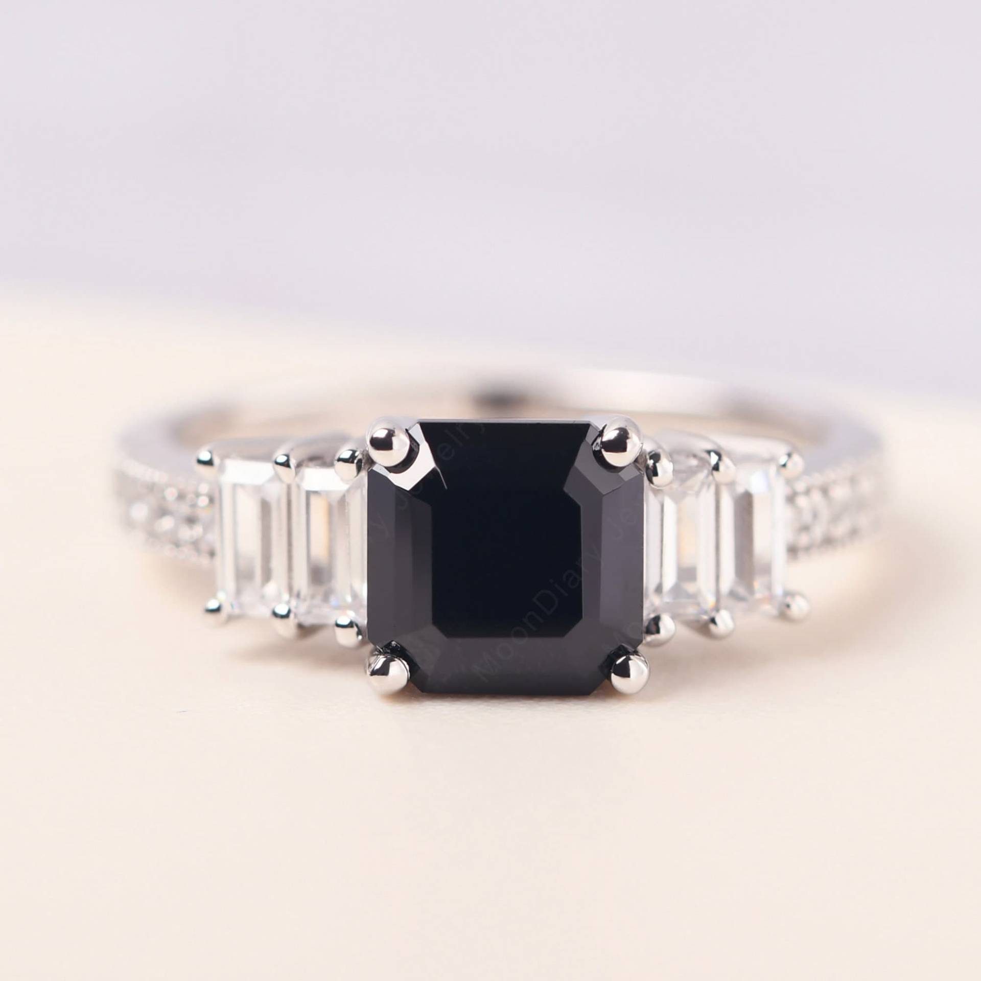 Einzigartige Schwarze Spinell Cocktail-Ring Aus Massivem Silber Asscher Geschnitten Schwarzen Stein Antike Milgrain Ring Einzigartige Schwarze Spinell Cocktail-Ring Aus Massivem Silber Asscher Geschnitten Schwarzen Stein Antike Milgrain Ring von MoonDiaryJewelry