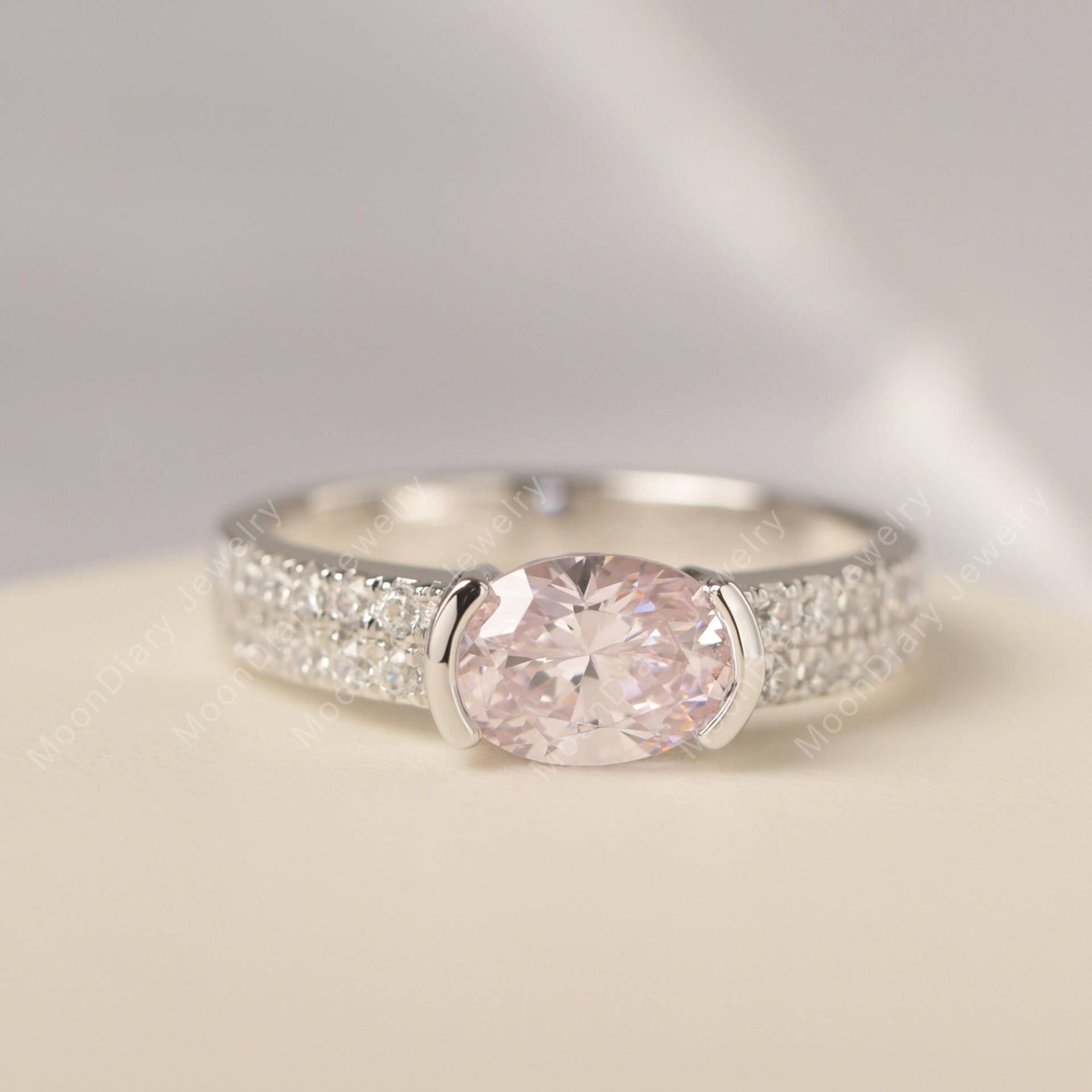 Erschwinglicher Verlobungsring Rosa Zirkonia Sterling Silber Oval Cut 6x8 Mm Täglicher Ring von MoonDiaryJewelry