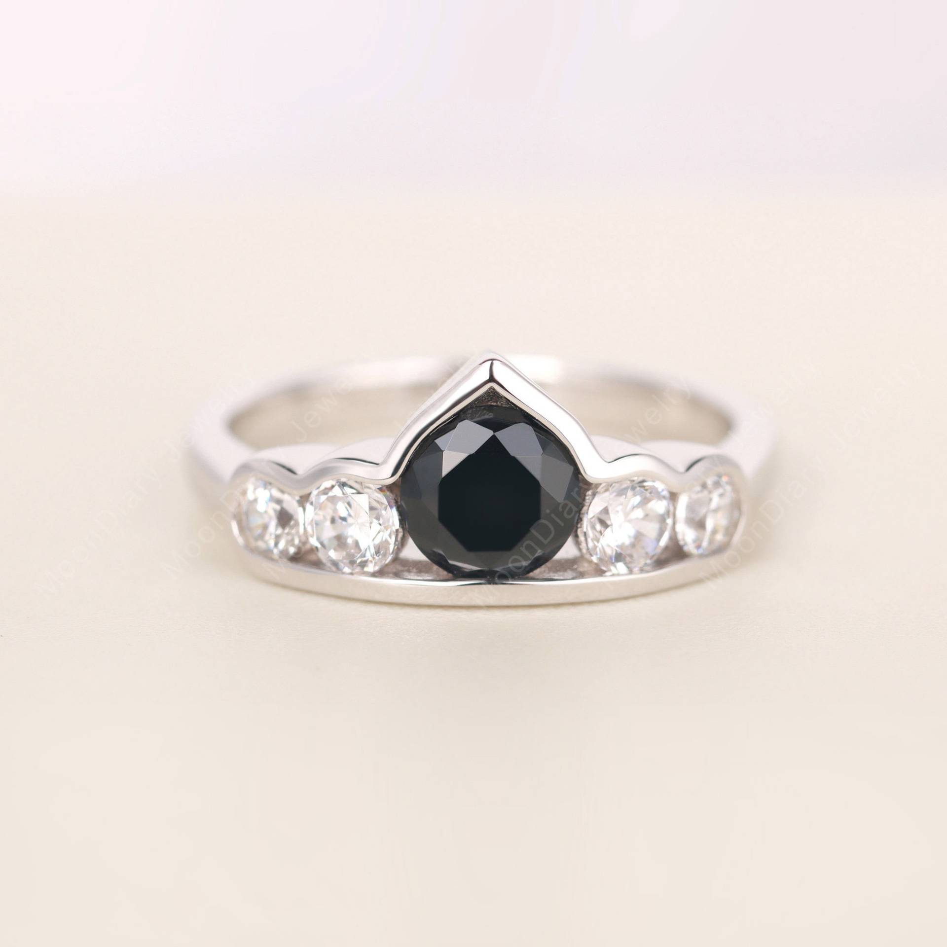 Fünf Stein Ring Natürliche Schwarze Spinell Aussage Sterling Silber Runde Geschnitten Schwarzen Edelstein Handgemachte Geburtstagsgeschenke von MoonDiaryJewelry