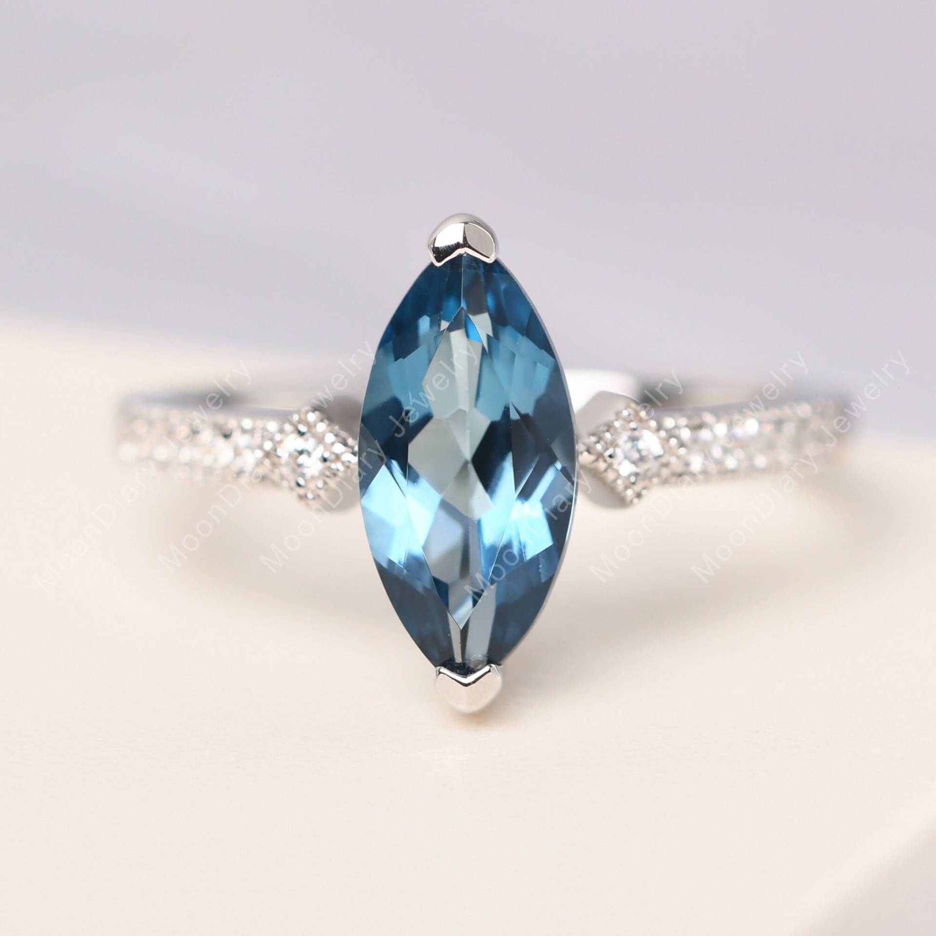 London Blauer Topas Milgrain Verlobungsring Marquise Schnitt Silber Zart November Geburtsstein Ring London Blauer Topas Milgrain Verlobungsring Marquise Schnitt Silber Zart November Geburtsstein Ring von MoonDiaryJewelry