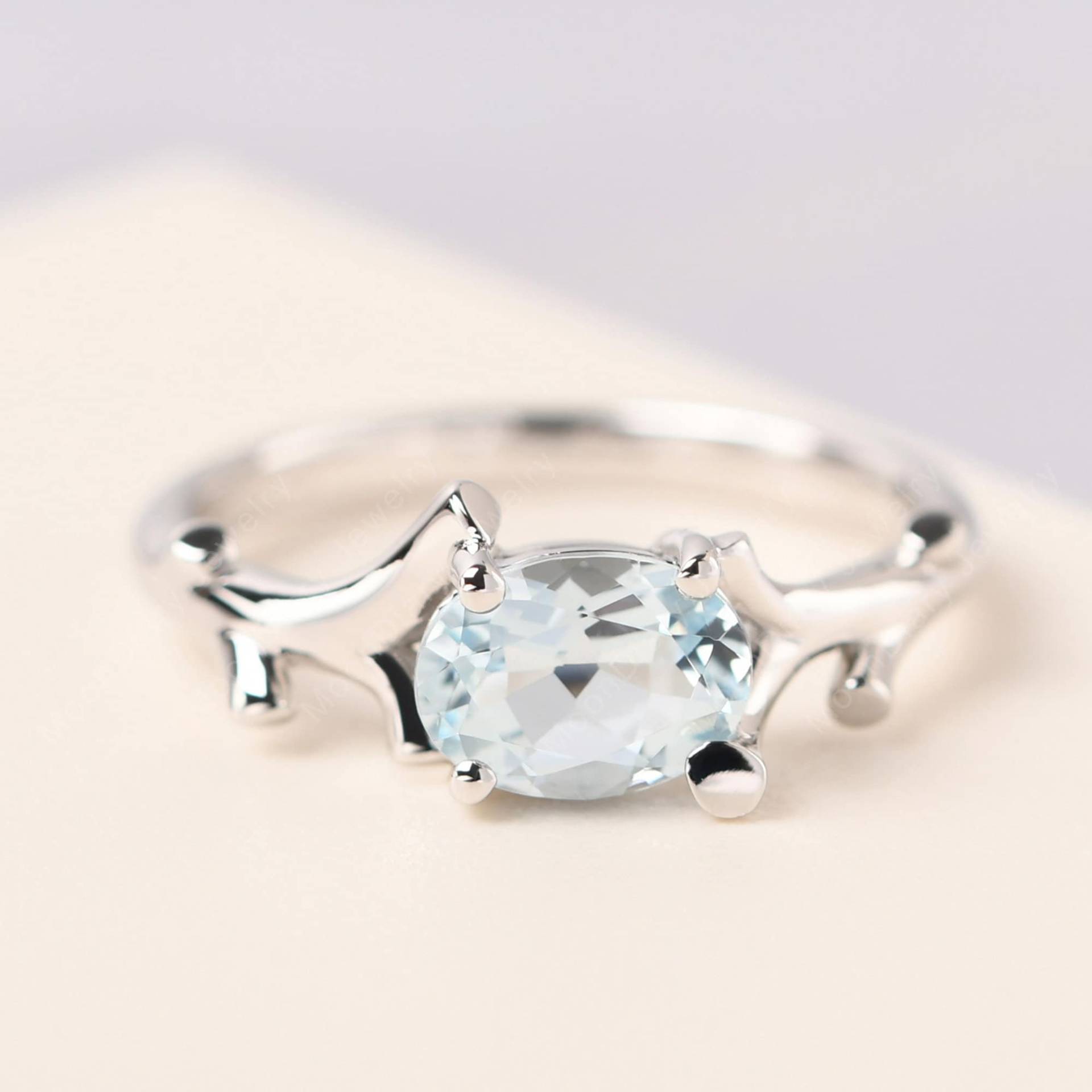 März Geburtsstein Ring Massiv Silber Oval Aquamarin Minimalistisch Jahrestag von MoonDiaryJewelry