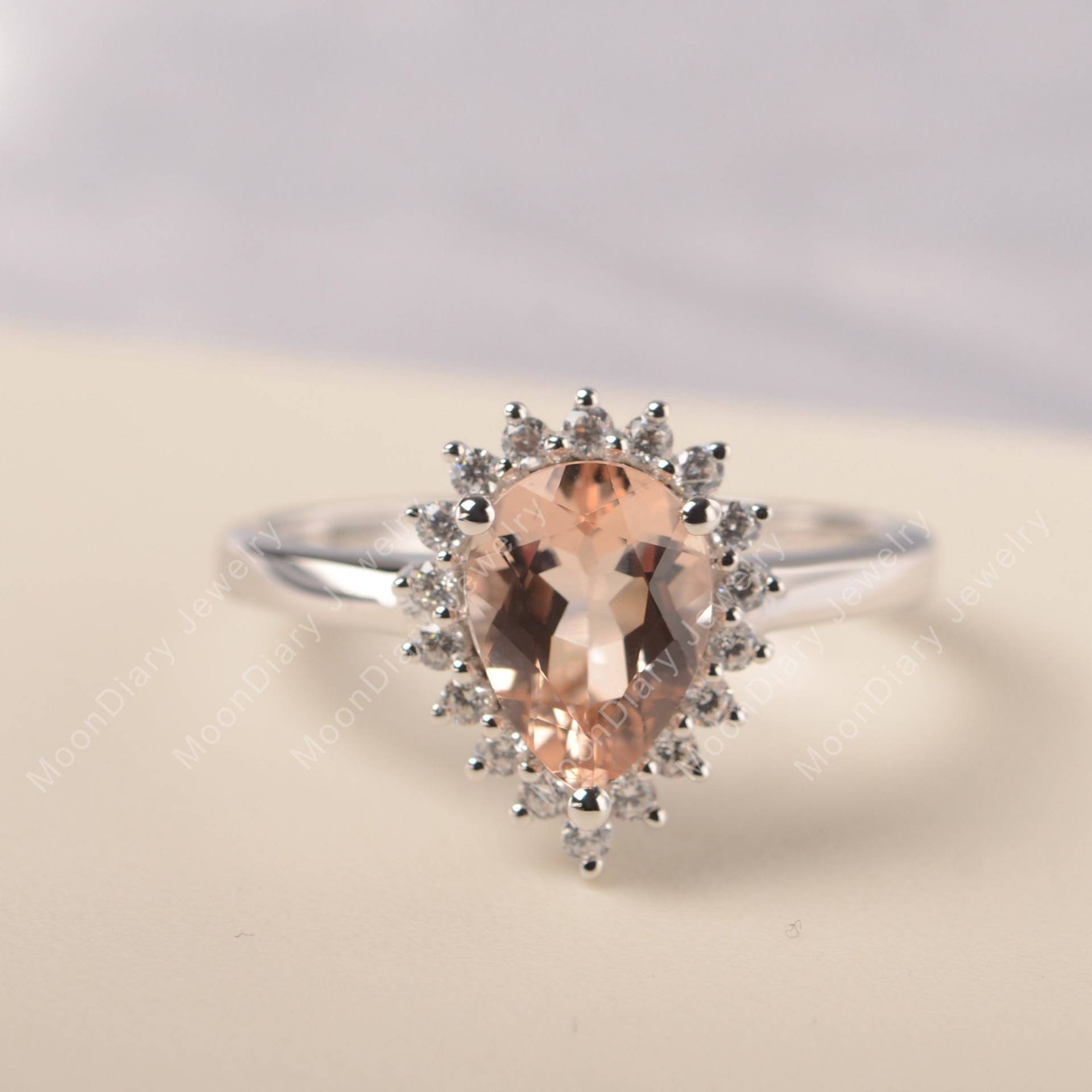 Natürliche Rosa Morganit Ehering Solide Silber Birne Geformt Edelstein Vintage Halo Ring von MoonDiaryJewelry