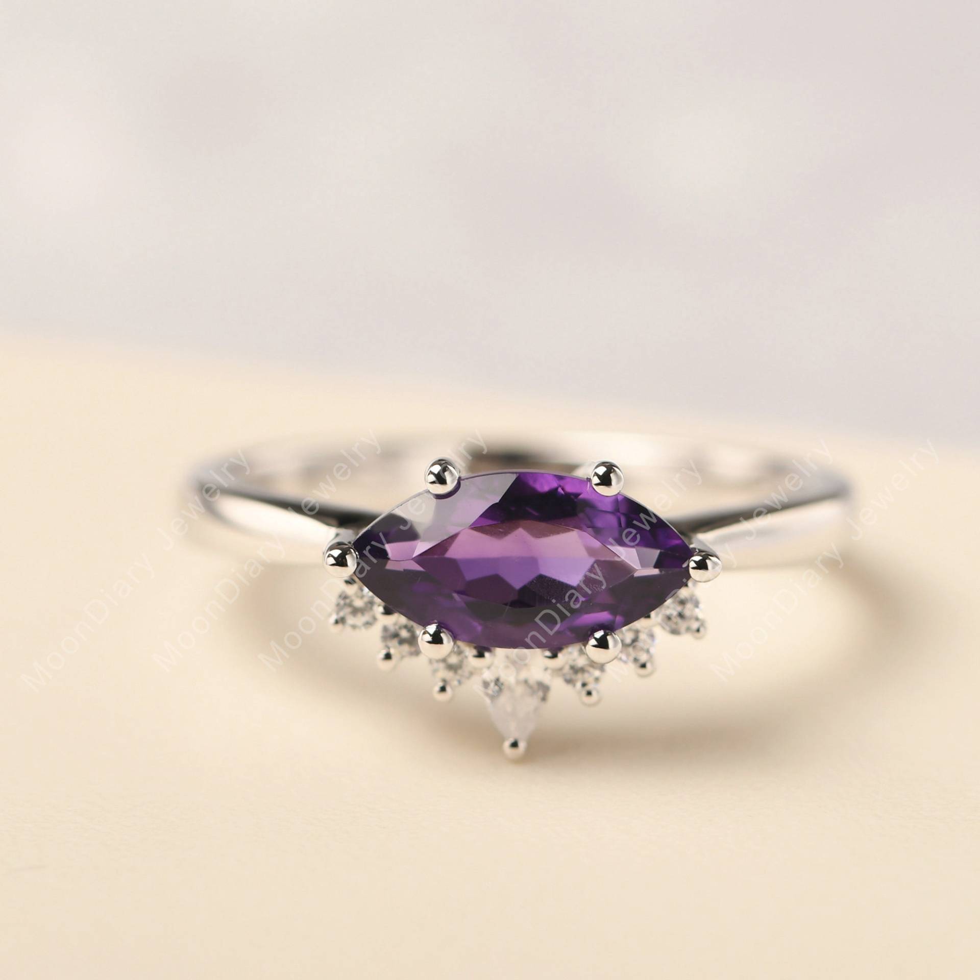 Natürlicher Amethyst Tiara Verlobungsring Marquiseschliff Sterling Silber Zarter Täglicher Ring Februar Geburtsstein von MoonDiaryJewelry