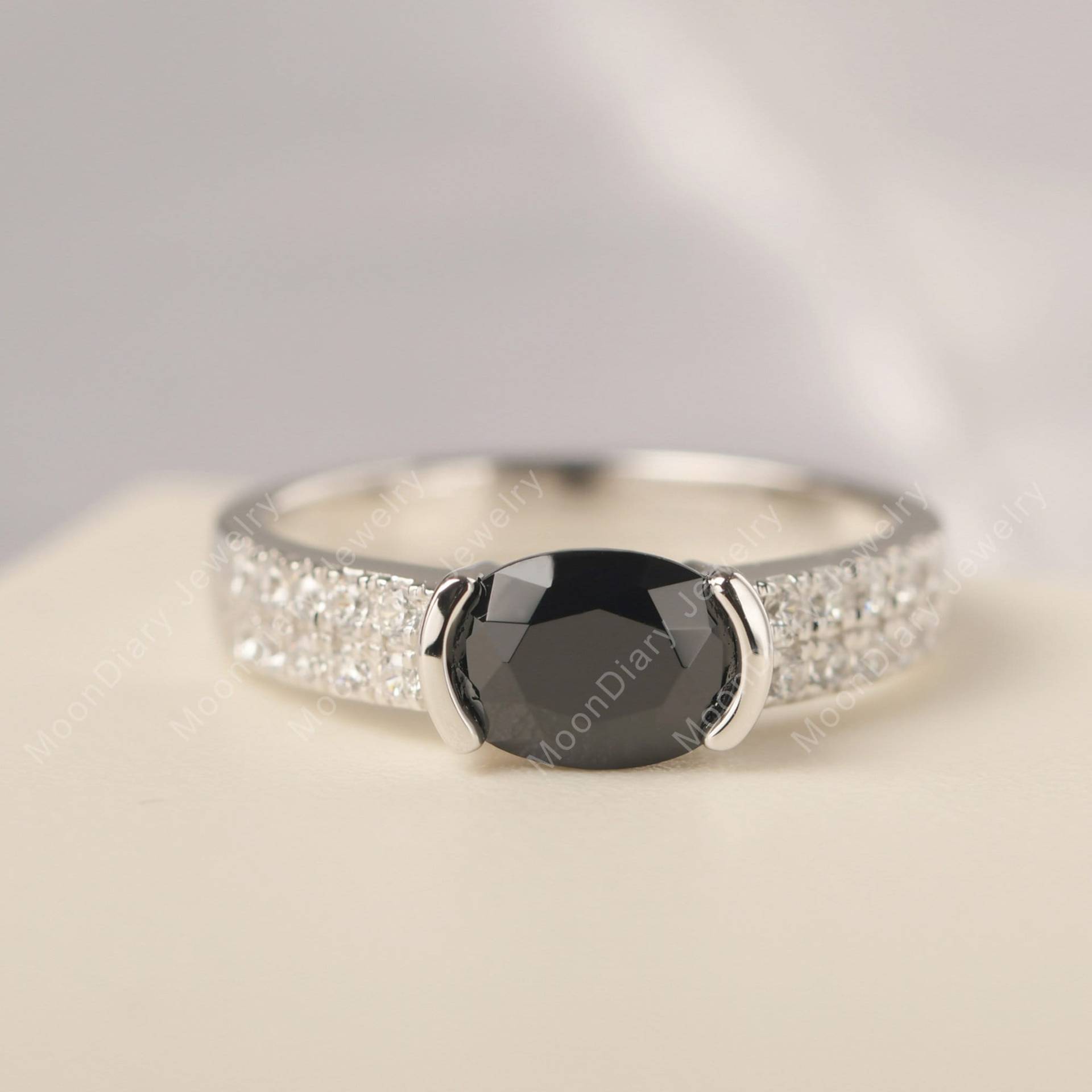 Natürlicher Schwarzer Spinell Vorschlag Ring Oval Schliff 6x8 Mm Sterling Silber Ost West von MoonDiaryJewelry