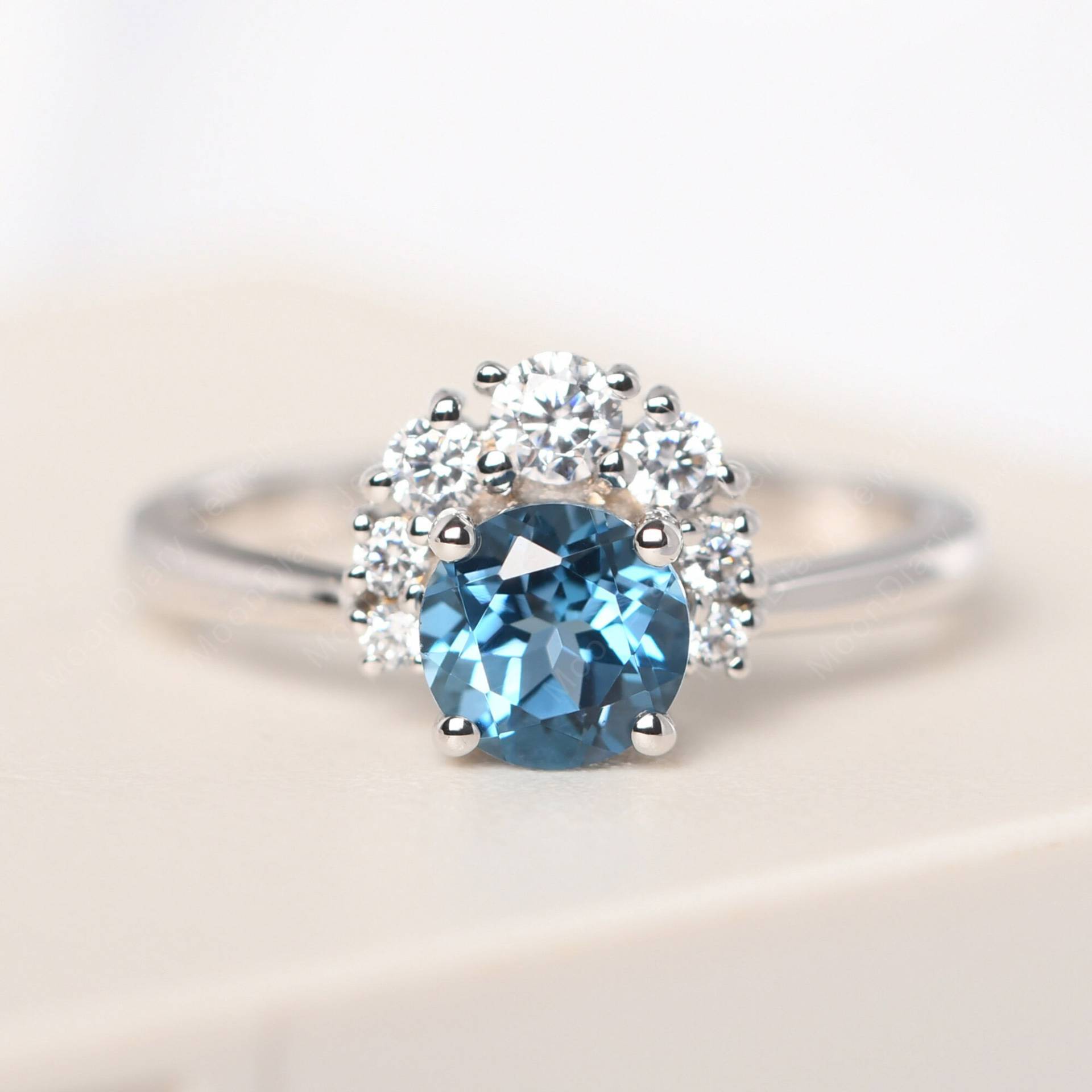 November Geburtsstein Ring Massives Silber Rundschliff London Blau Topas Halb Heiligenschein Statement von MoonDiaryJewelry