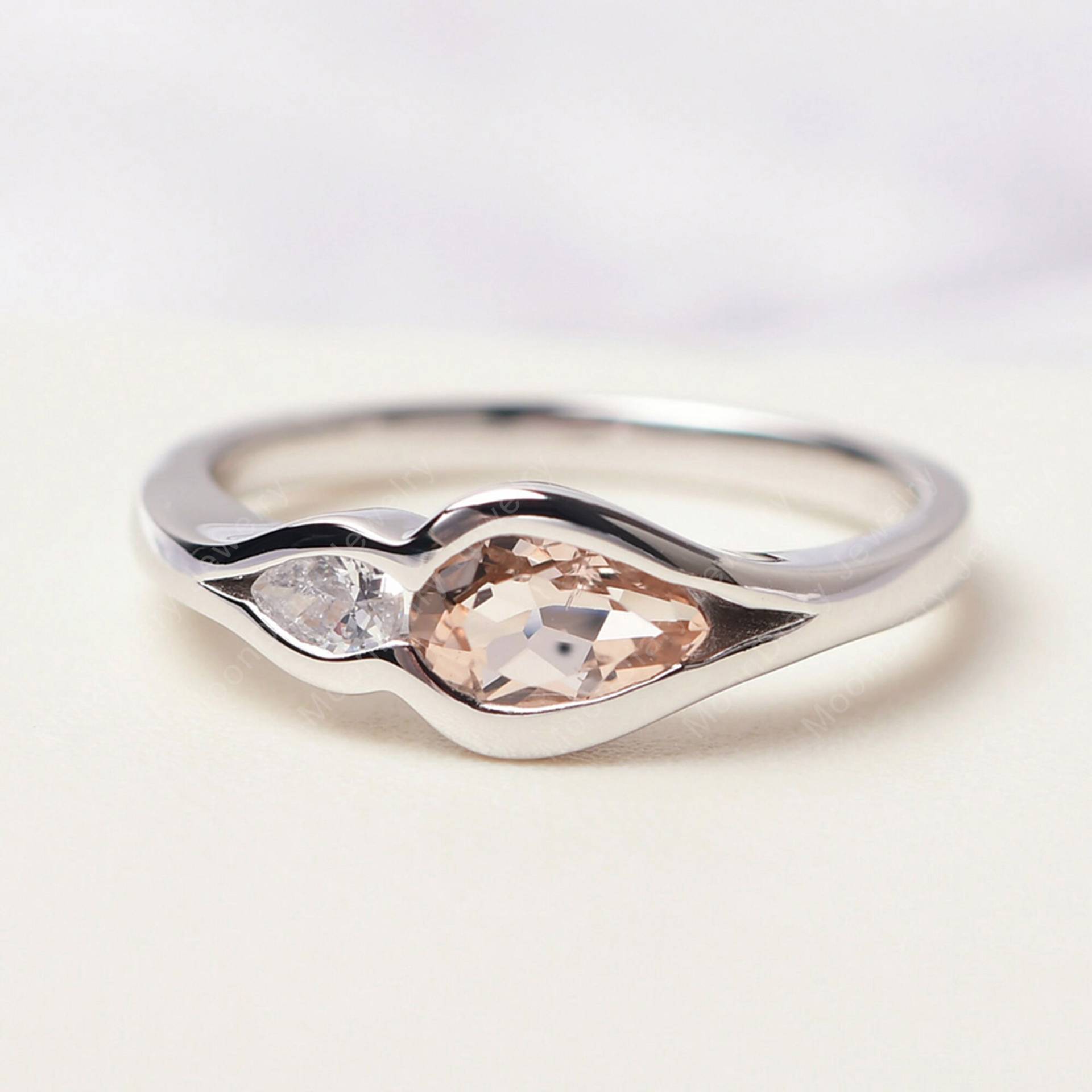 Pear Morganit Verlobungsring 14K Weißgold Zwei Stein Minimalistisch Ring von MoonDiaryJewelry