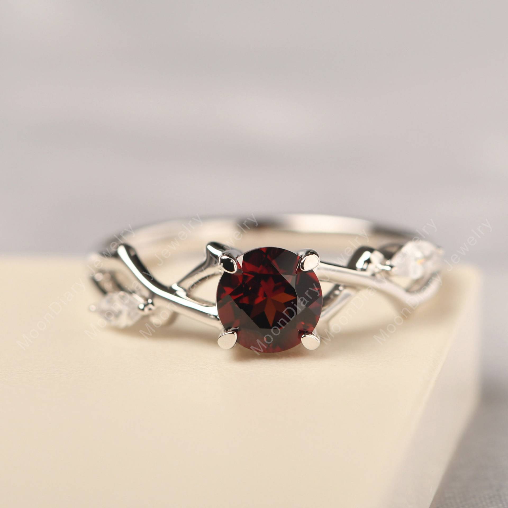 Roter Granat Januar Geburtsstein Zweig Ring Ast Ehering Jahrestag Geschenke Für Sie von MoonDiaryJewelry