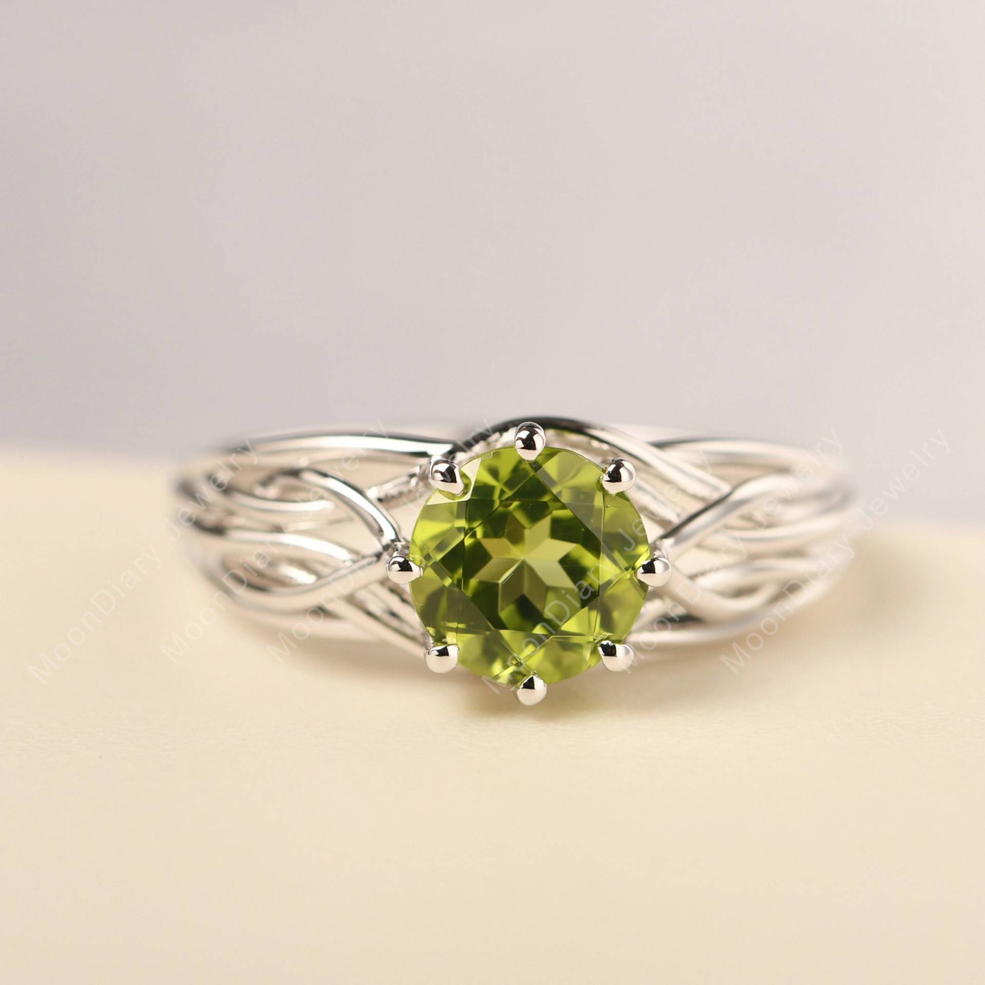 Rundschliff Natürlicher Peridot Jubiläumsring Massiv 14 Karat Weißgold Freie Form Nestring August Geburtsstein Rundschliff Natürlicher Peridot Jubiläumsring Massiv 14 Karat Weißgold Freie Form Nestring August Geburtsstein von MoonDiaryJewelry