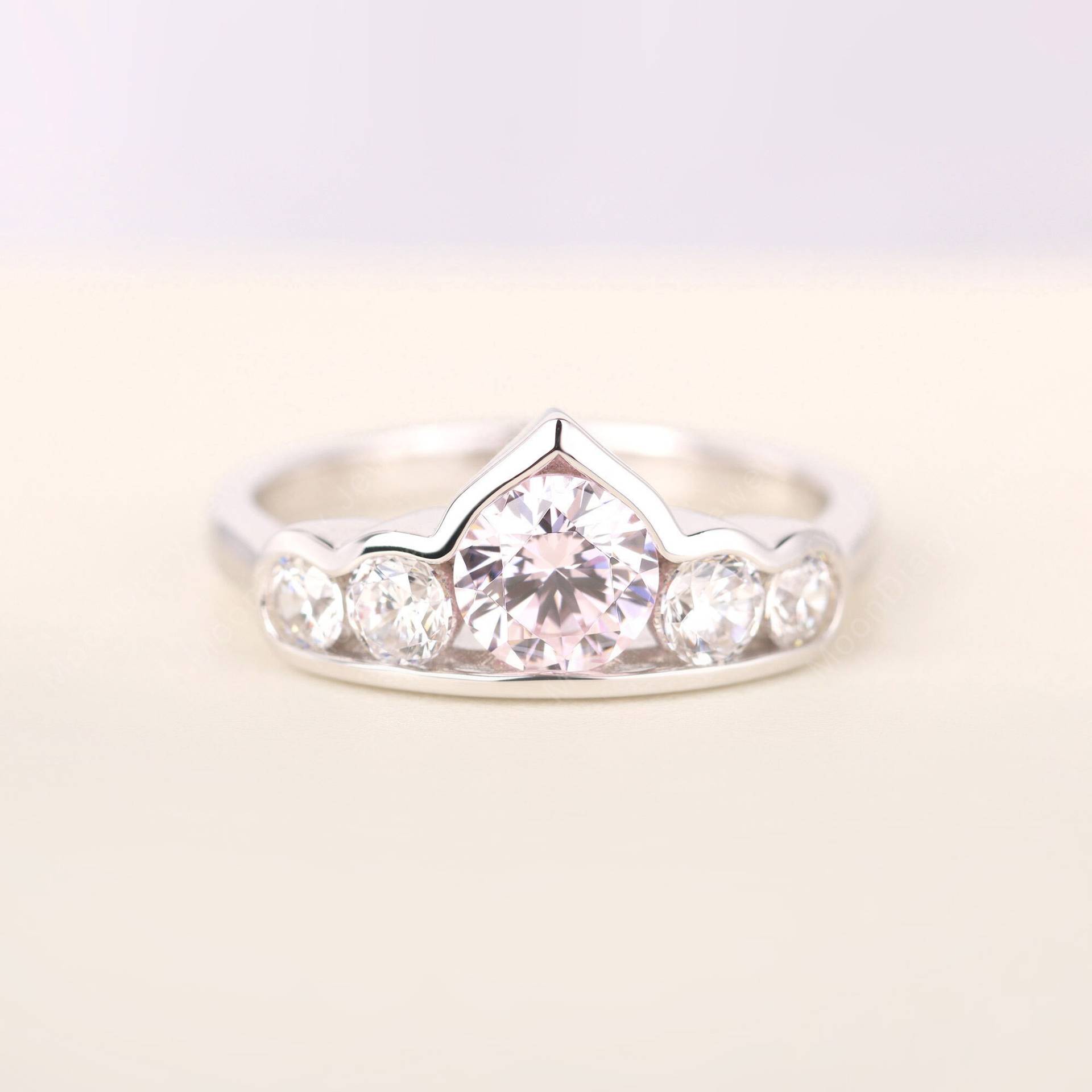 Rundschliff Zirkonia Verlobungsring 5 Stein Ring Rosa Cz Massive Silber Lünette Gesetzt von MoonDiaryJewelry