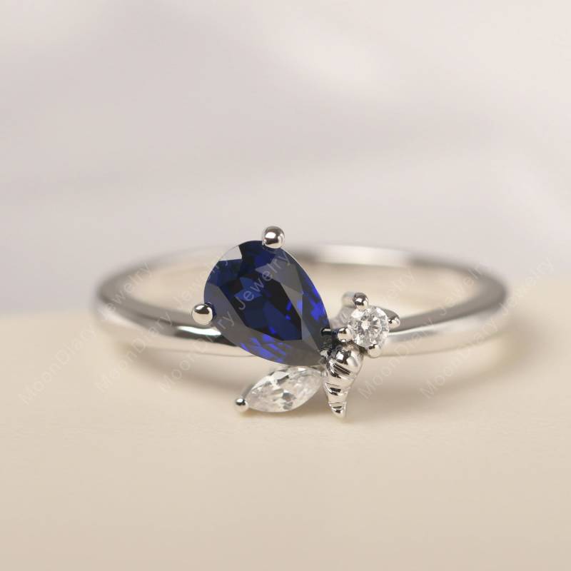 Schöne Honigbiene Ring Handgemachte Blaue Saphir Cocktailring Aus Massivem Sterlingsilber Tropfenförmigen September Geburtsstein von MoonDiaryJewelry