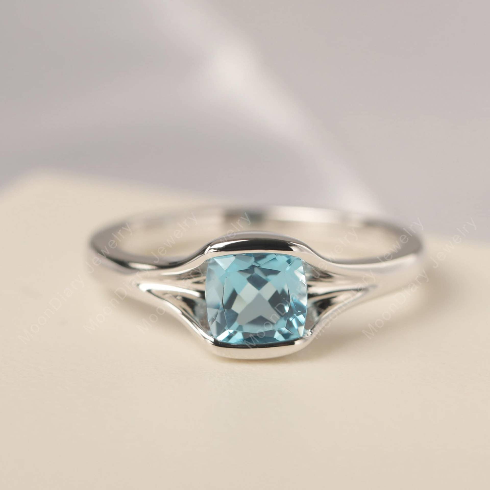Schweizer Blautopas Verlobungsring Sterlingsilber Kissenschliff Art Deco Ring November Geburtsstein Schweizer Blautopas Verlobungsring Sterlingsilber Kissenschliff Art Deco Ring November Geburtsstein von MoonDiaryJewelry