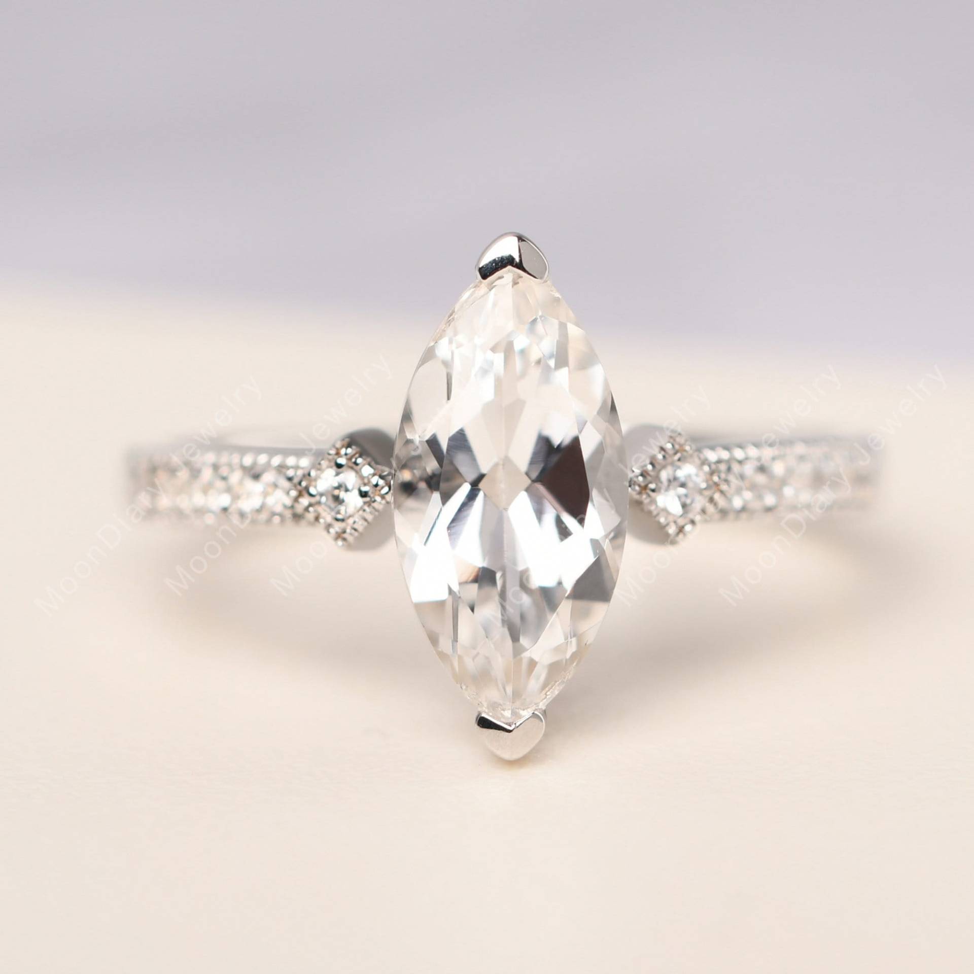 Simulierter Diamant Ehering Marquise Cut Weiß Topas Antragsring November Geburtsstein von MoonDiaryJewelry