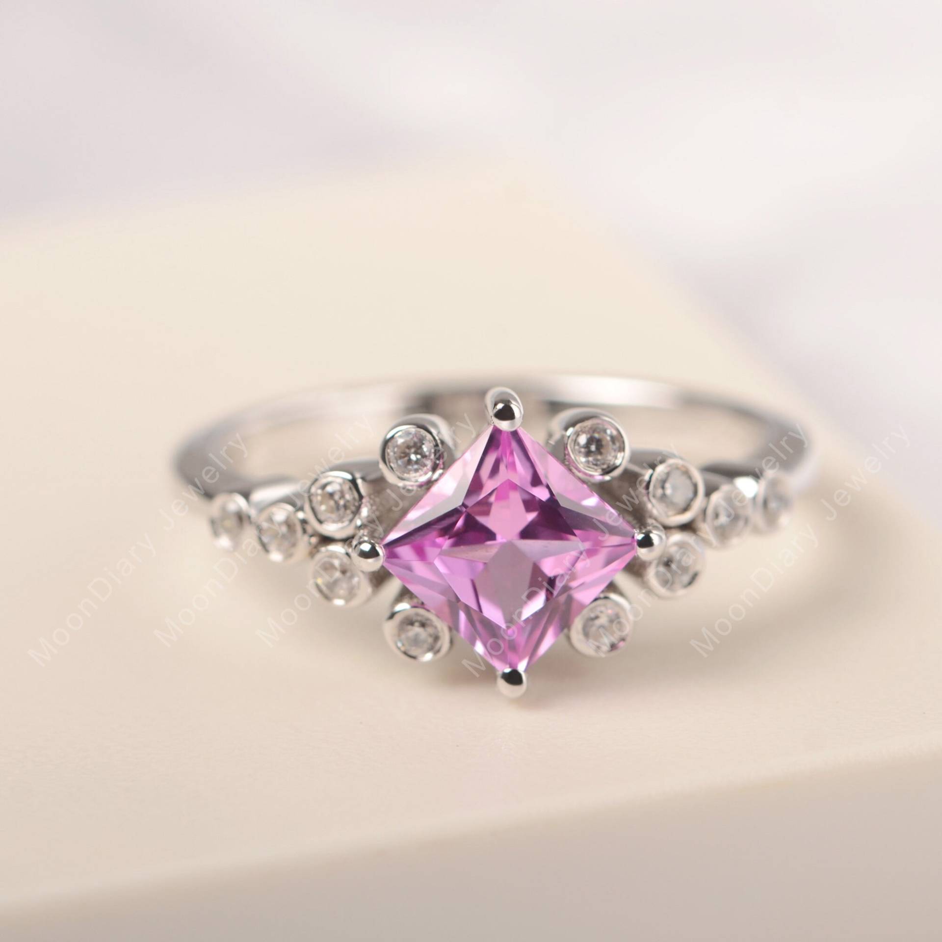 Vintage Saphir Ring Massiv Sterling Silber Princess Cut Edelstein Vintage Saphir Ring Massiv Sterling Silber Princess Cut Edelstein von MoonDiaryJewelry