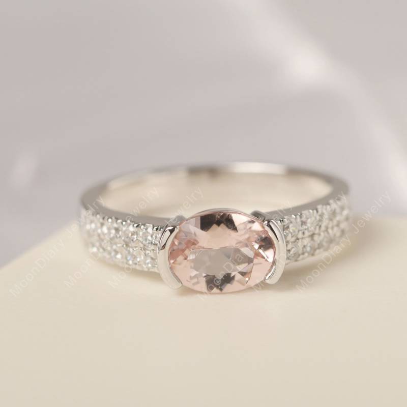 Wunderschöner Rosa Morganit Ehering 14K Weißgold Ovalschliff Halbe Lünette Gesetzt Ost West Ring von MoonDiaryJewelry