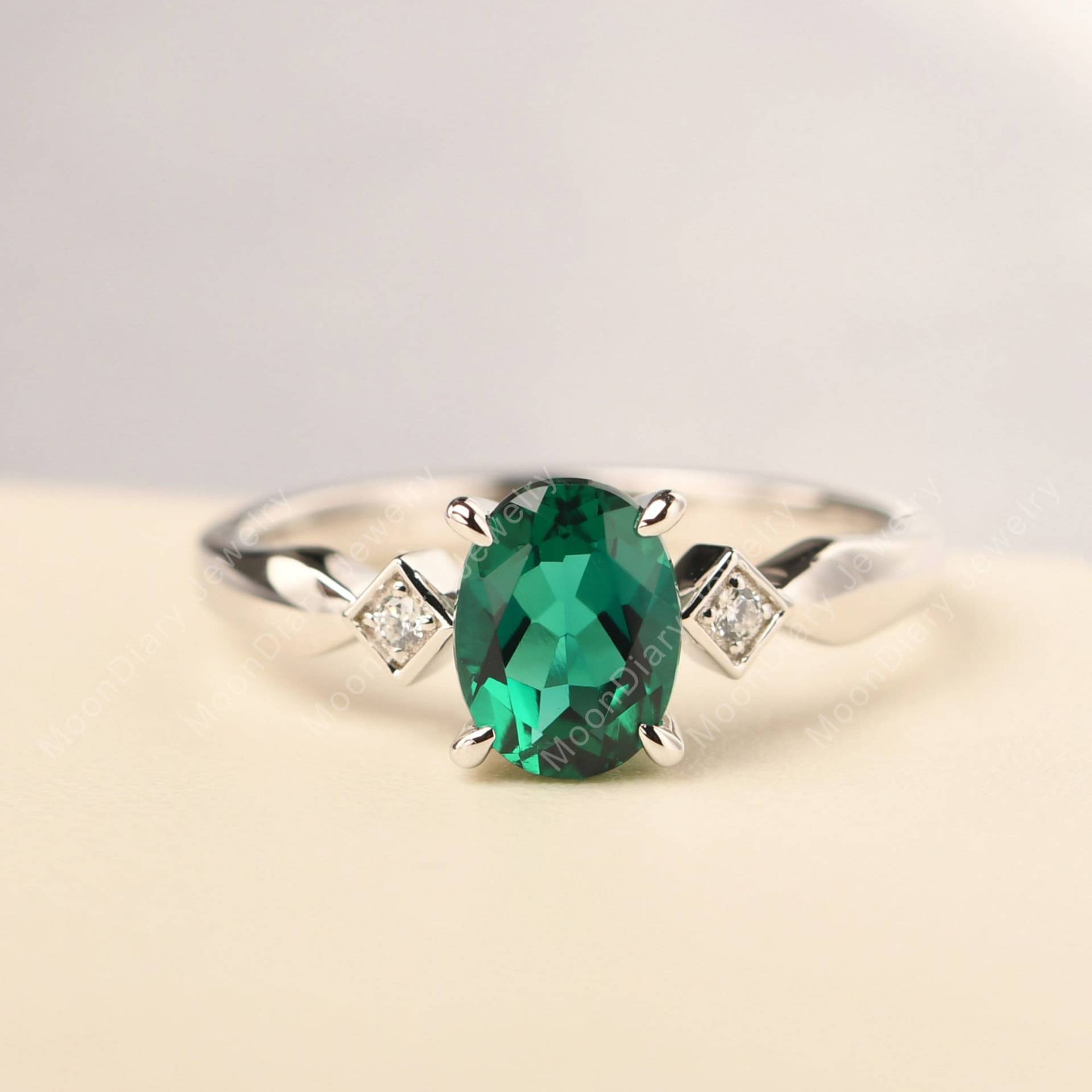 Zarte Massiv Silber Verlobungsring Ovale Schliff Smaragd Brautsring Mai Geburtsstein Zarte Massiv Silber Verlobungsring Ovale Schliff Smaragd Brautsring Mai Geburtsstein von MoonDiaryJewelry