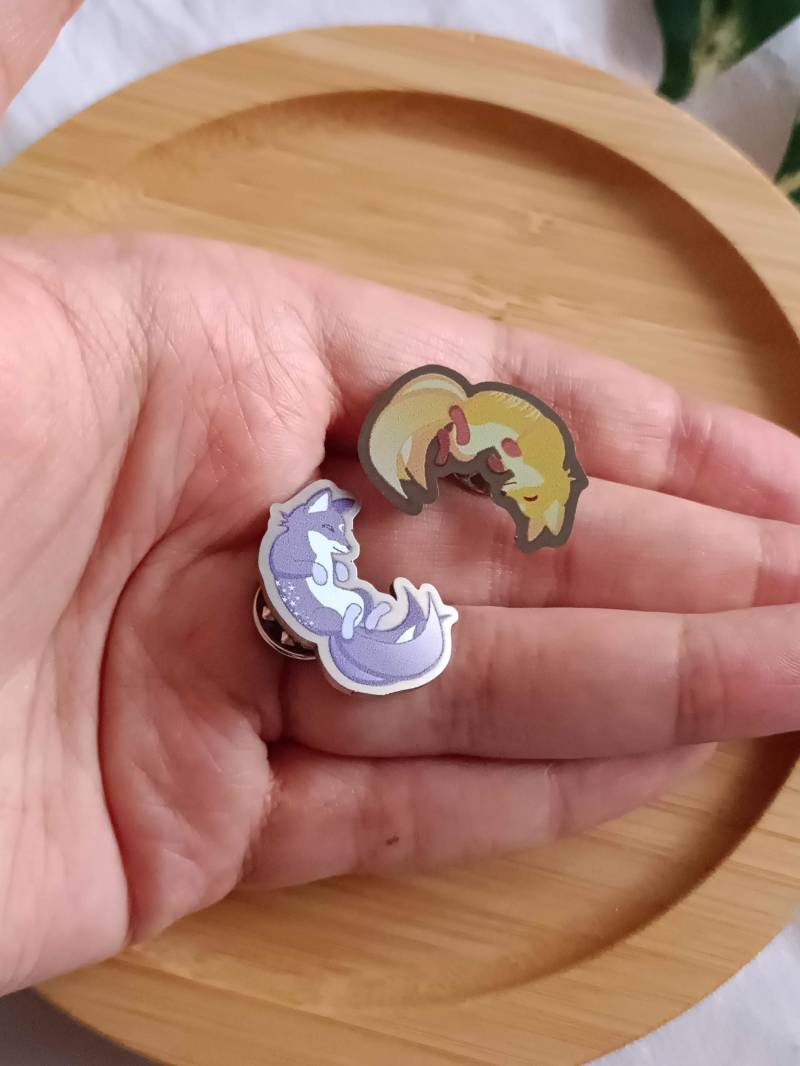 Sonne & Mond Füchse | Öko Metall Pin Paar Geschenk Fuchs Kunst Weltraum Inspiriert Niedliche Weltall-Thema Umweltfreundlich Geschenkideen Sonne & Mond Füchse | Öko Metall Pin Paar Geschenk Fuchs Kunst Weltraum Inspiriert Niedliche Weltall-Thema Umweltfreundlich Geschenkideen von MoonDucklingOfficial