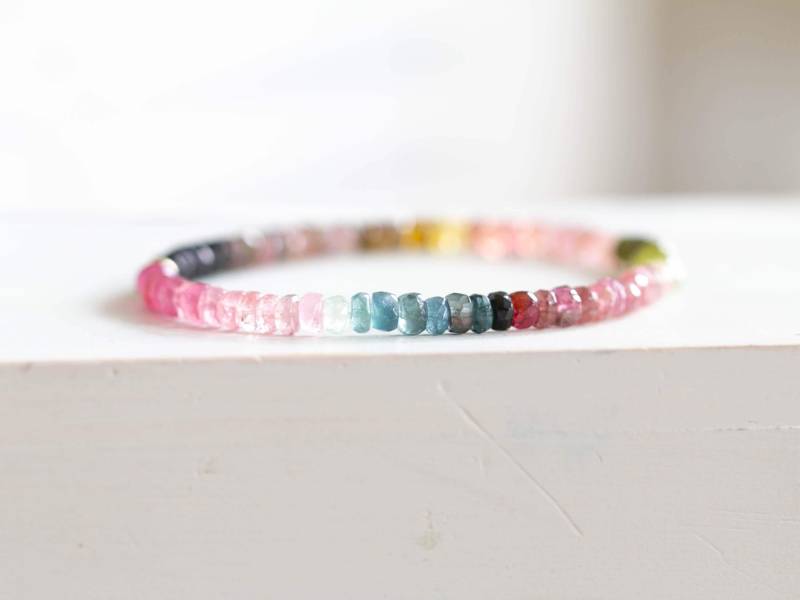 Multi Turmalin Stretch Armband Sterling Silber, Gold Fill Oder 14K von MoonLabJewelry