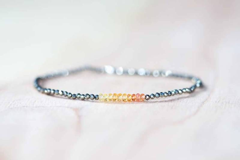 Pyrit Armband Mit Orange & Gelb Saphir, Zarte Perlen Minimal Edelstein Schmuck von MoonLabJewelry