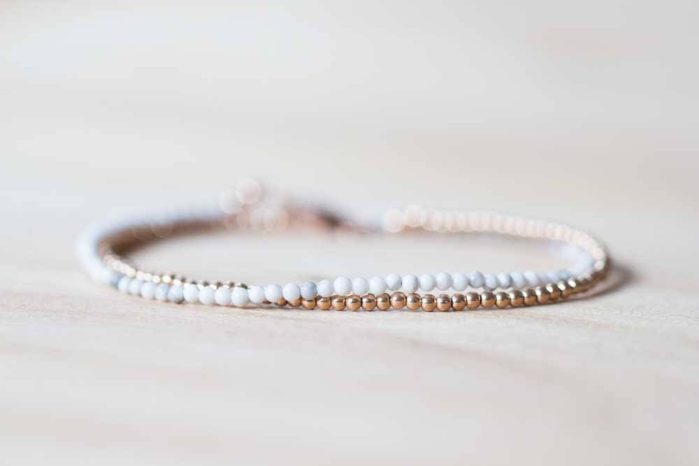 Weisser Howlith Armband Mit Rosegold Fill Oder Sterling Silber, Zartes Double Wrap Weisser Edelstein Armband, Schmuck Weisser Howlith Armband Mit Rosegold Fill Oder Sterling Silber, Zartes Double Wrap Weisser Edelstein Armband, Schmuck von MoonLabJewelry