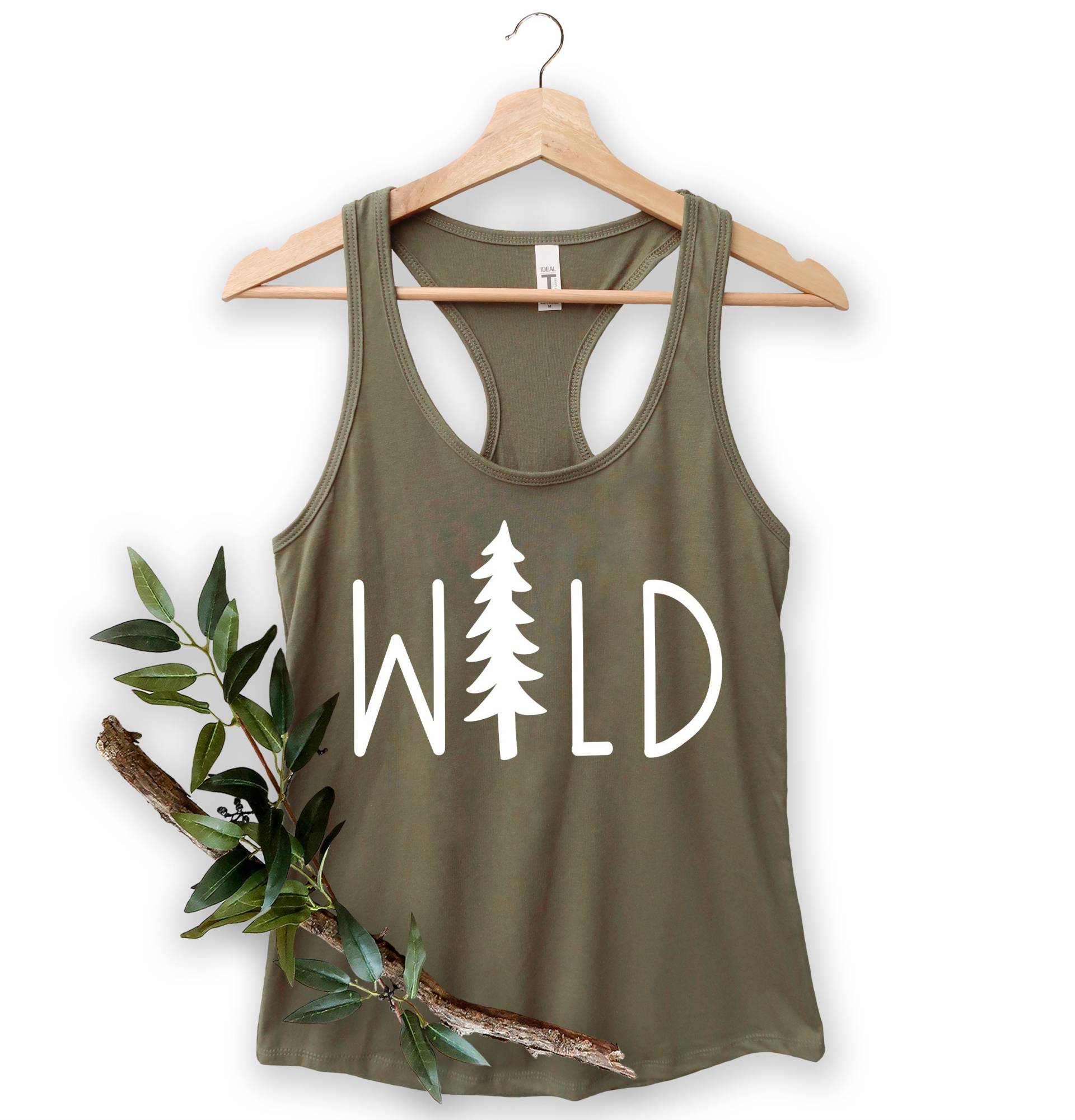 Wild Tank, Wandern Geschenke, Camping Shirt, Camper Gadgets, Jäger Jagd Leben, Abenteuer Frauen Tank von MoonLightByEllen