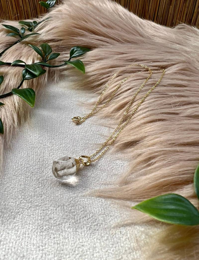 Clear Quartz Necklace | 18K Gold Gemstone Crystal Healing Master Healer Pendant Charm Clear Quartz Necklace | 18K Gold Gemstone Crystal Healing Master Healer Pendant Charm von MoonMadeDe