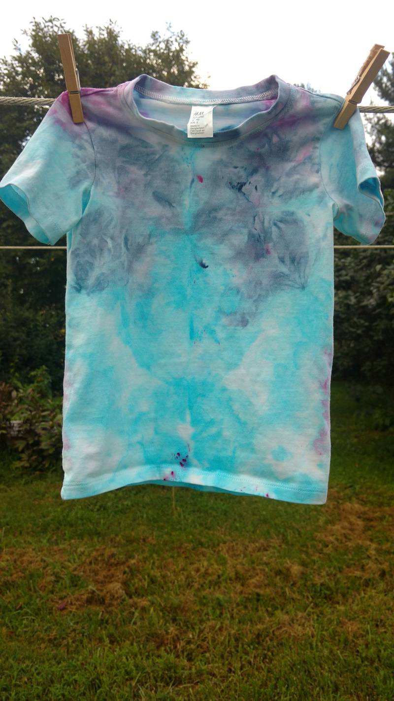 Handgefärbtes Bio-Baumwoll-Kleinkind T-Shirt 2T Türkis Indigo Pink Handgefärbtes Bio-Baumwoll-Kleinkind T-Shirt 2T Türkis Indigo Pink von MoonMamaHomestead