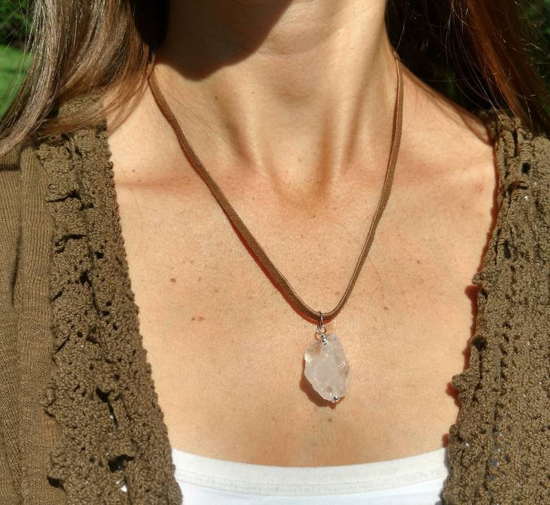 Roh Rosenquarz Kristallstein Halskette Boho Rosa Kristall Roh Rosenquarz Kristallstein Halskette Boho Rosa Kristall von MoonMamaHomestead