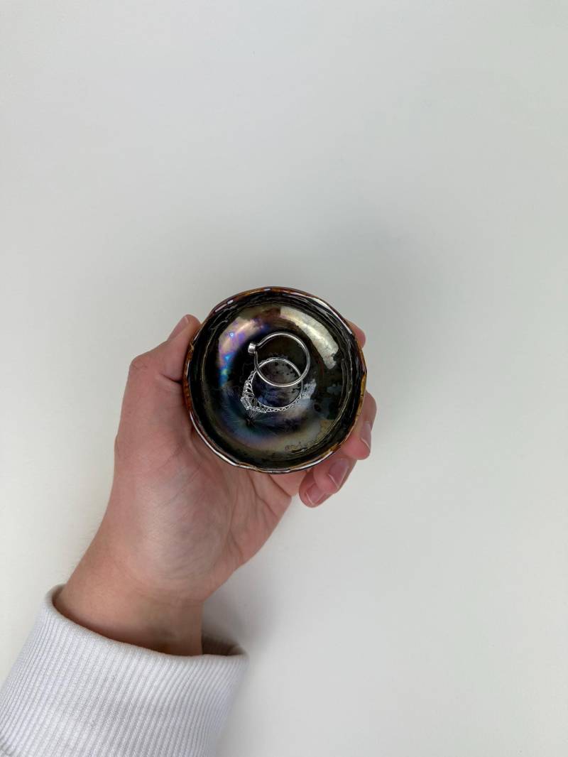 Schmuckschale Dark Nebula Kleine Ringschale Keramik Schmucktablett Ringhalter Verlobungsgeschenk Ringtablett Hochzeitsgeschenk von MoonMoonCeramics