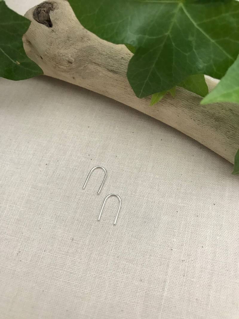 Extra Kleine Bogen Ohrringe Aus Sterling Silber. Hufeisen Ohrringe. Alltägliche Alltags Minimalist von MoonRaeJewelryStudio