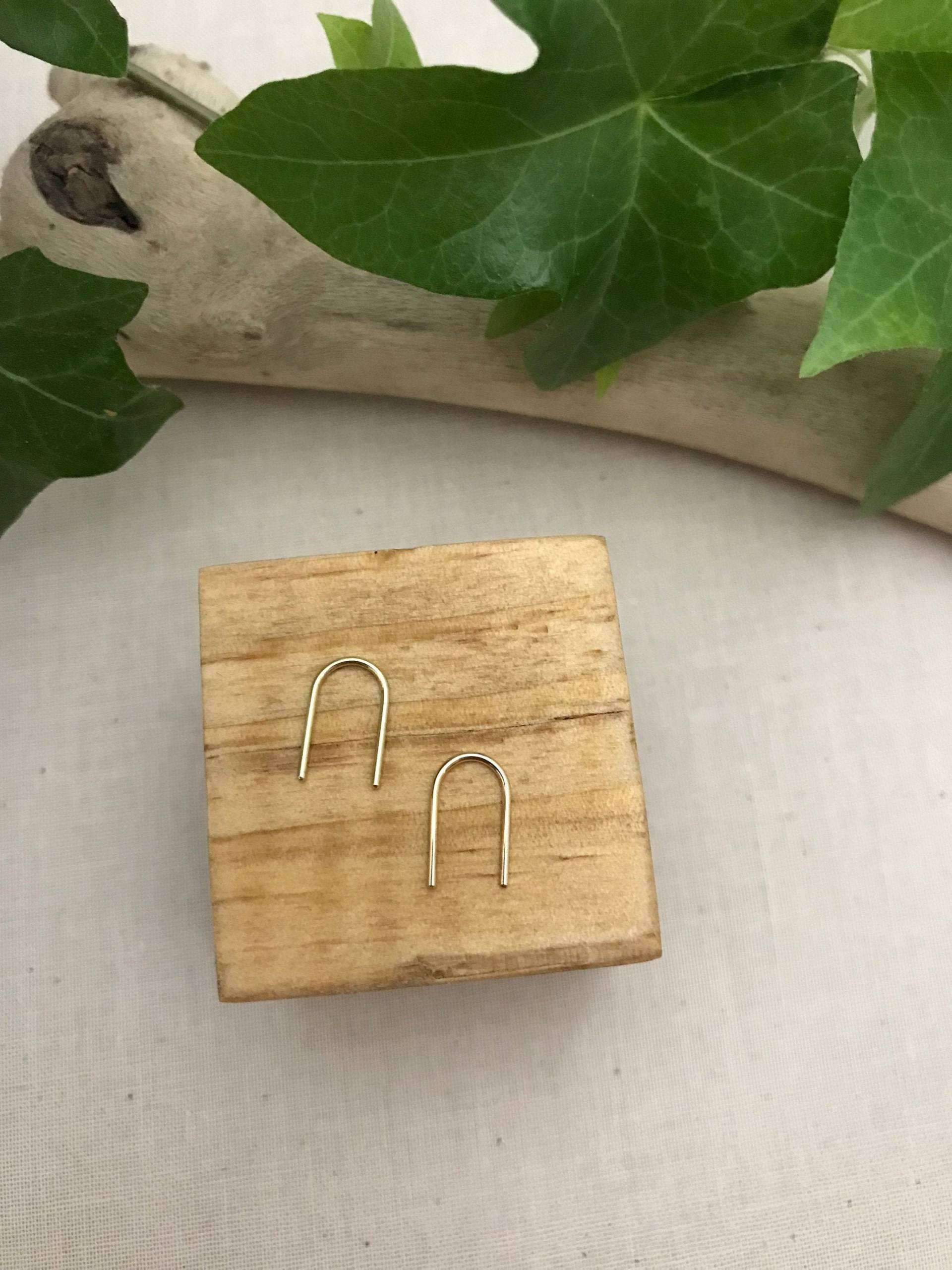 Extra Kleine Bogen Ohrringe in Gold. Hufeisen Ohrringe. Alltägliche Alltags Minimalist von MoonRaeJewelryStudio