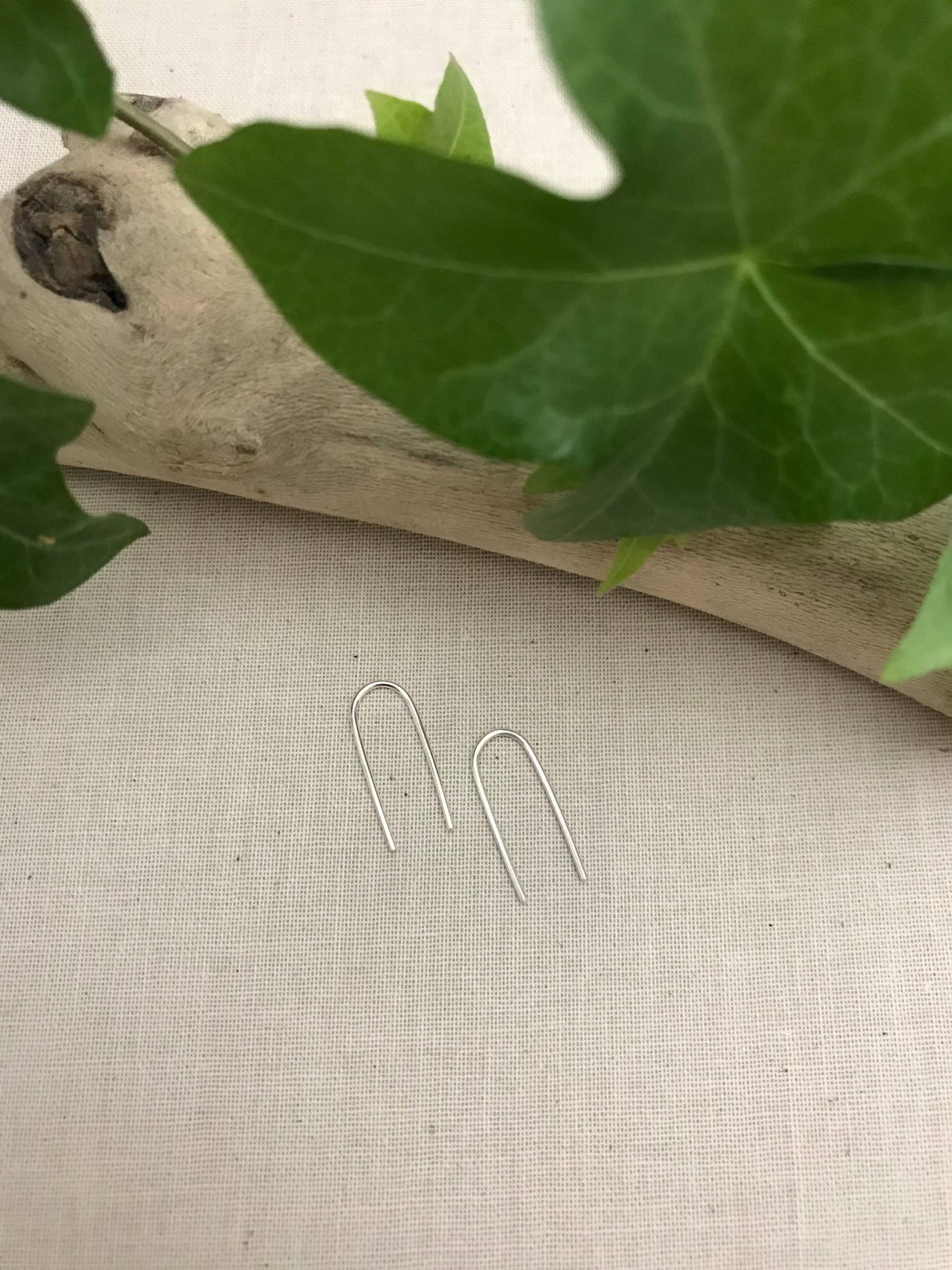 Kleine Bogen-Ohrringe Aus Sterlingsilber. Hufeisen Ohrringe. Alltägliche Alltags Minimalist Kleine Bogen-Ohrringe Aus Sterlingsilber. Hufeisen Ohrringe. Alltägliche Alltags Minimalist von MoonRaeJewelryStudio