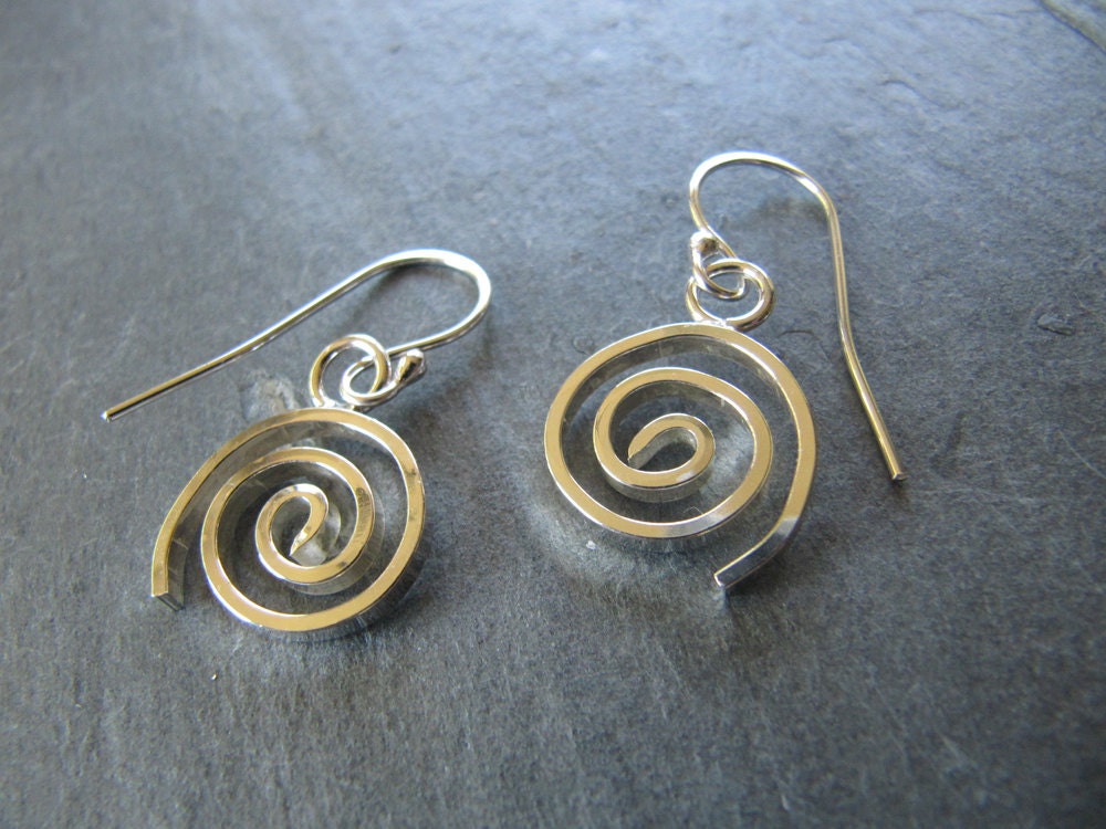 Einfache Curl Ohrringe in Sterling Silber von MoonSilverStudio