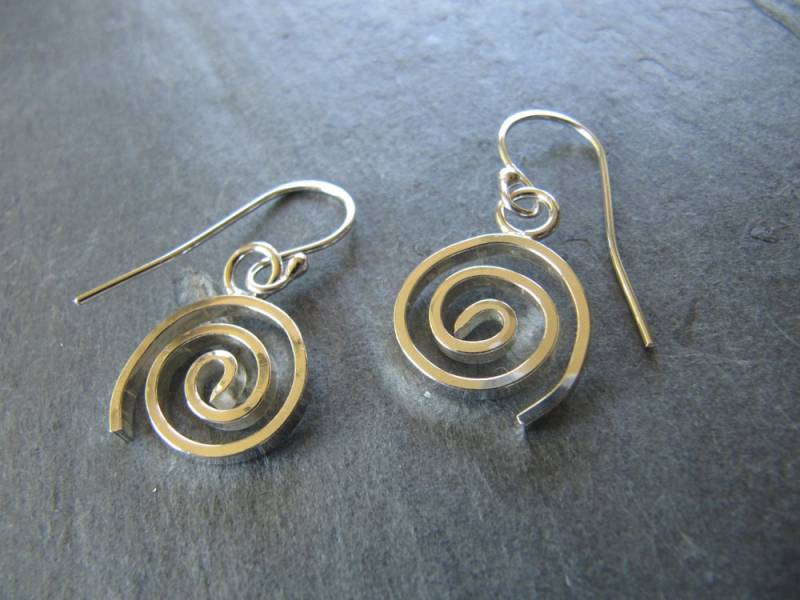 Einfache Curl Ohrringe in Sterling Silber von MoonSilverStudio